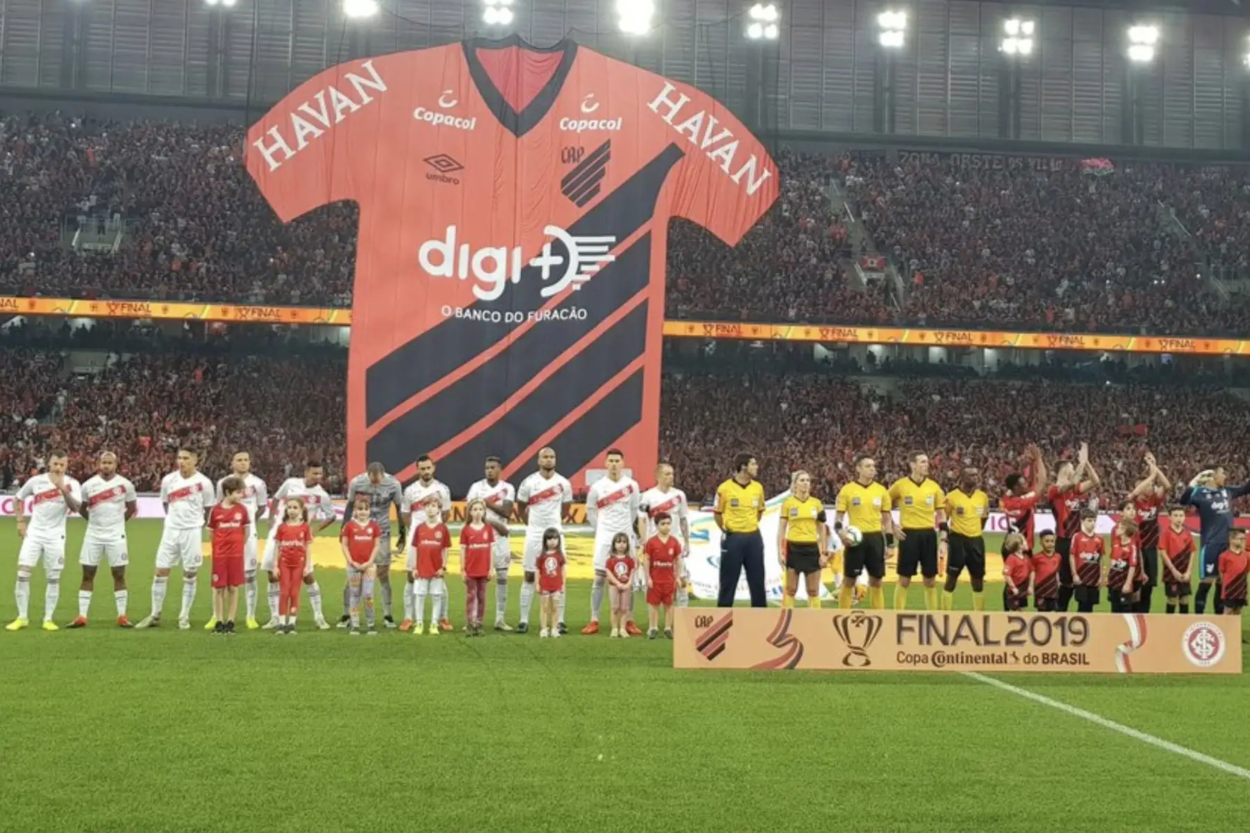 Internacional cae 1 a 0 ante el  Paranaense, por la final de Copa Brasil, teniendo en el ataque a  Paolo Guerrero.
Foto:Twitter Internacional