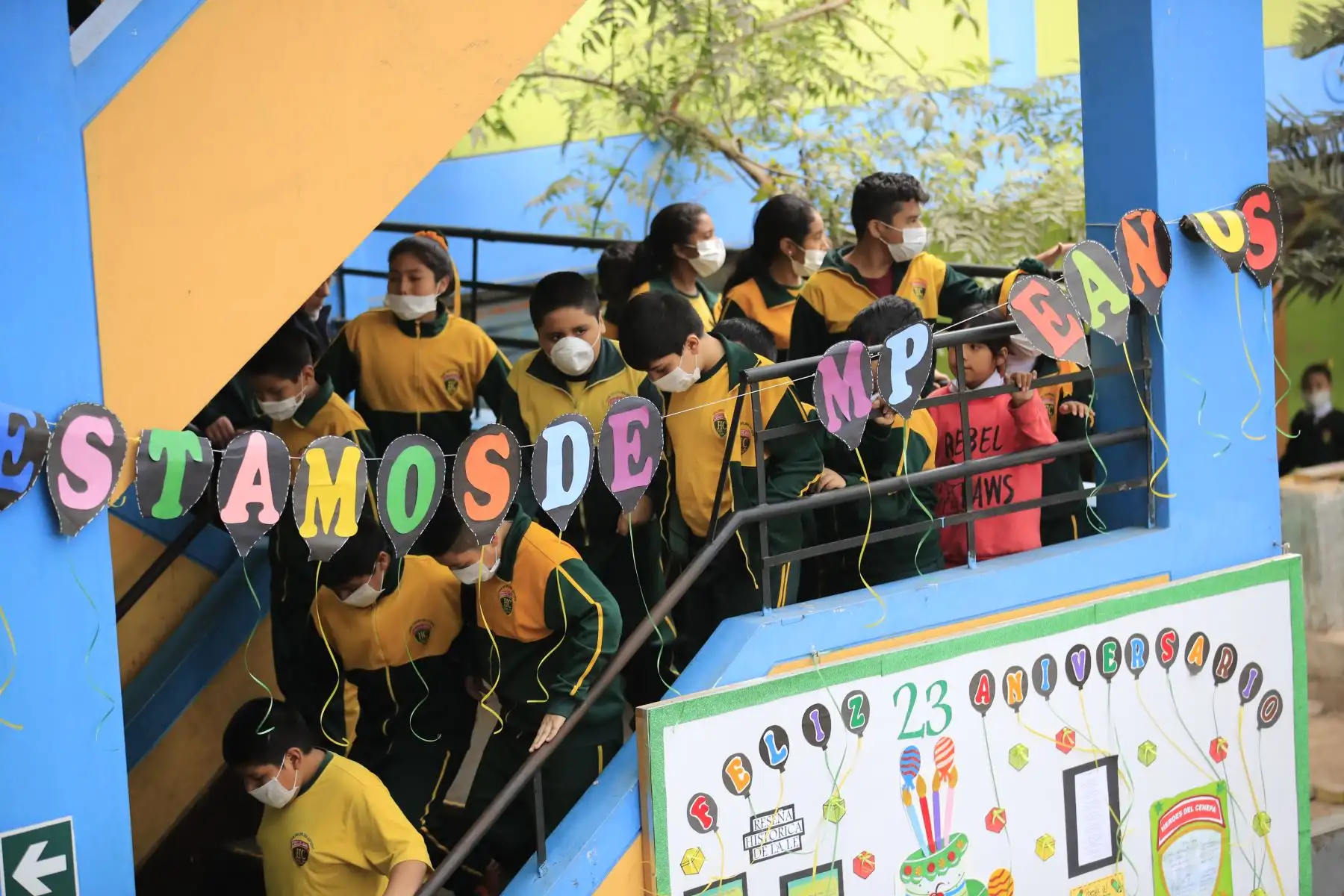 Simulacro contra incendio para mostrar la capacidad de respuesta de la comunidad educativa en el colegio Héroes del Cenepa del Cercado de Lima.

Foto: Andina/Juan Carlos Guzmán Negrini