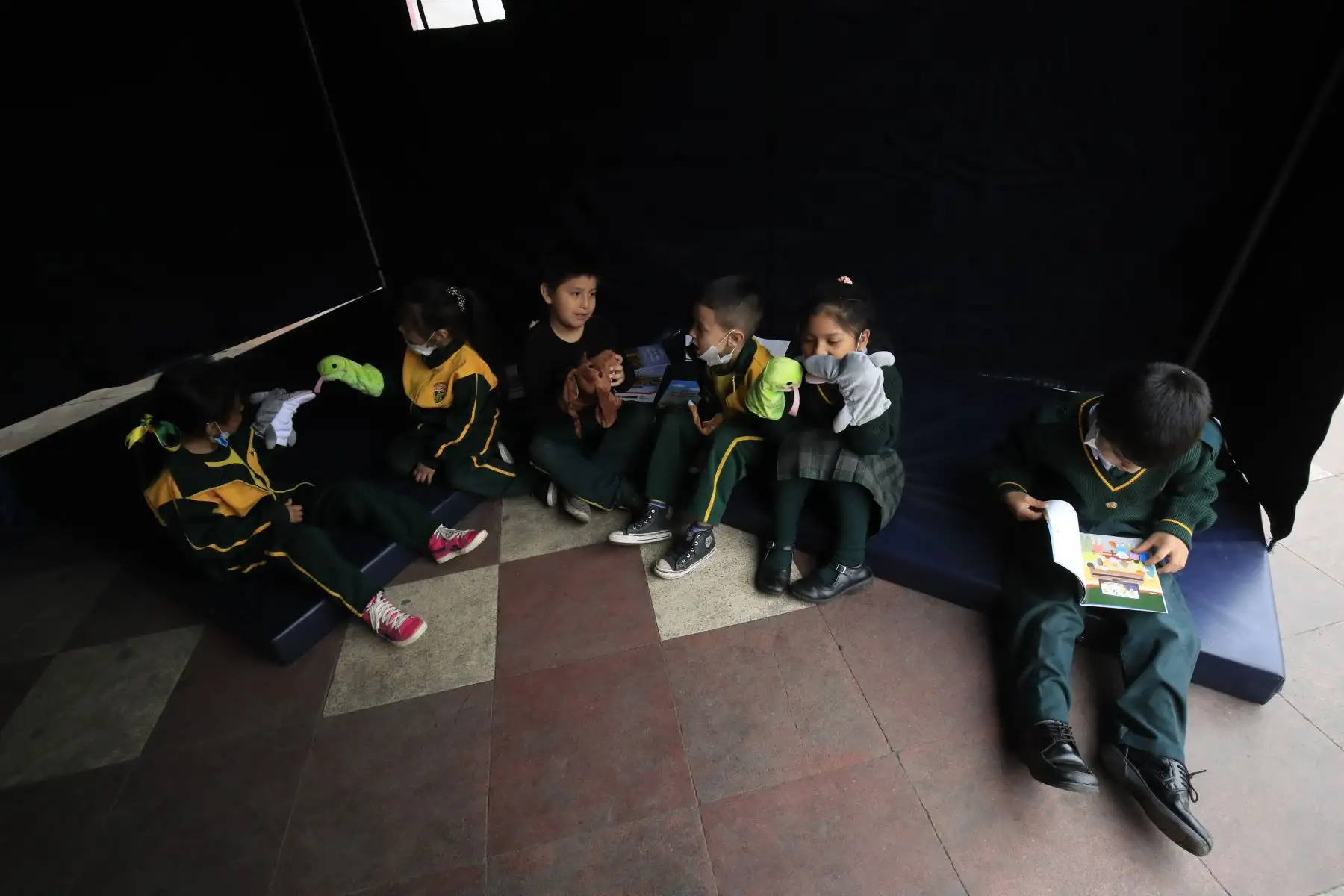 Simulacro contra incendio para mostrar la capacidad de respuesta de la comunidad educativa en el colegio Héroes del Cenepa del Cercado de Lima.

Foto: Andina/Juan Carlos Guzmán Negrini
