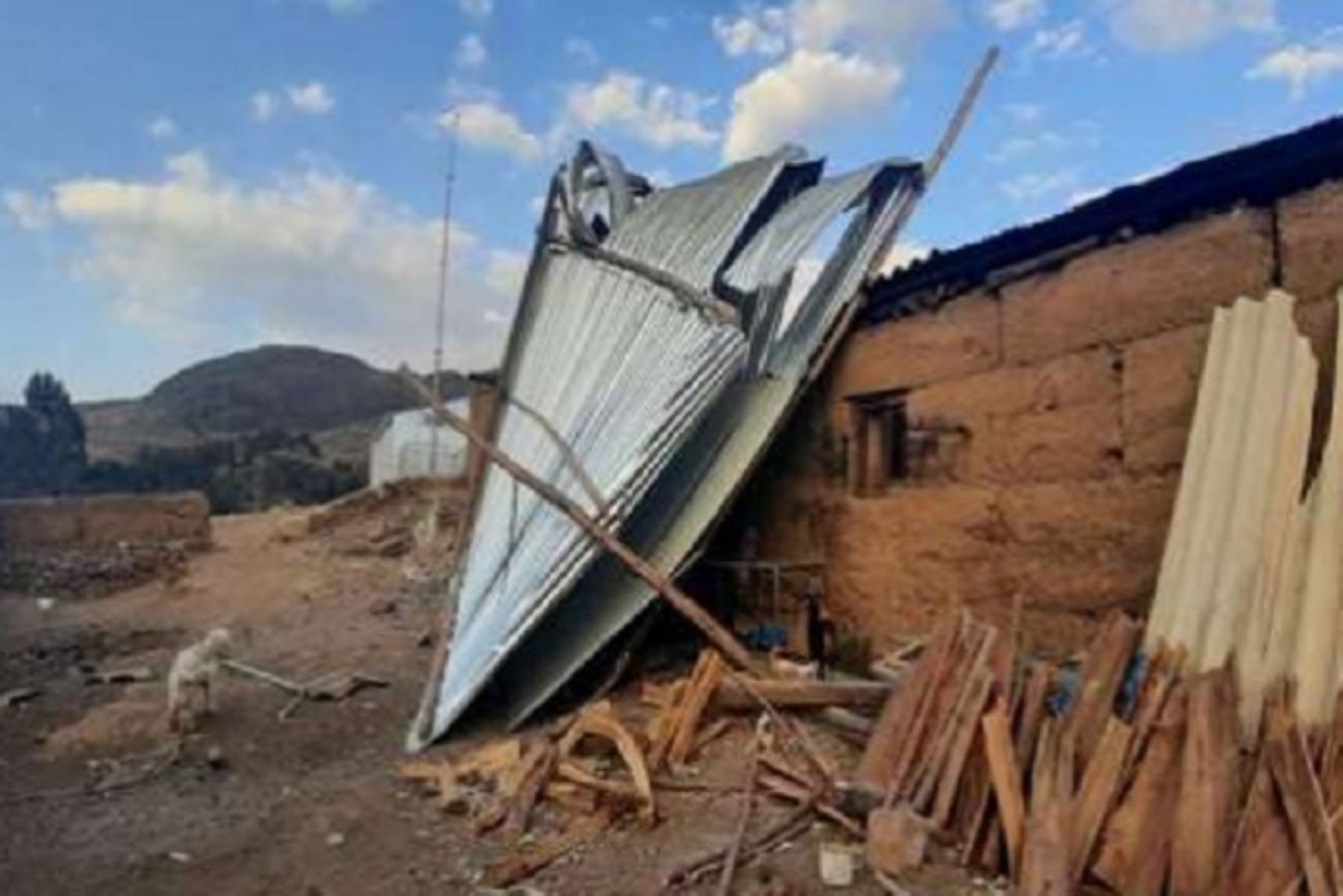 Más de 59 familias afectadas y alrededor de 18 familias damnificadas han dejado hasta el momento los fuertes vientos registrados en varios distritos de las regiones de San Martín, Loreto y Áncash, entre el 27nde agosto y el 9 de setiembre, según el reporte del Instituto Nacional de Defensa Civil (Indeci).