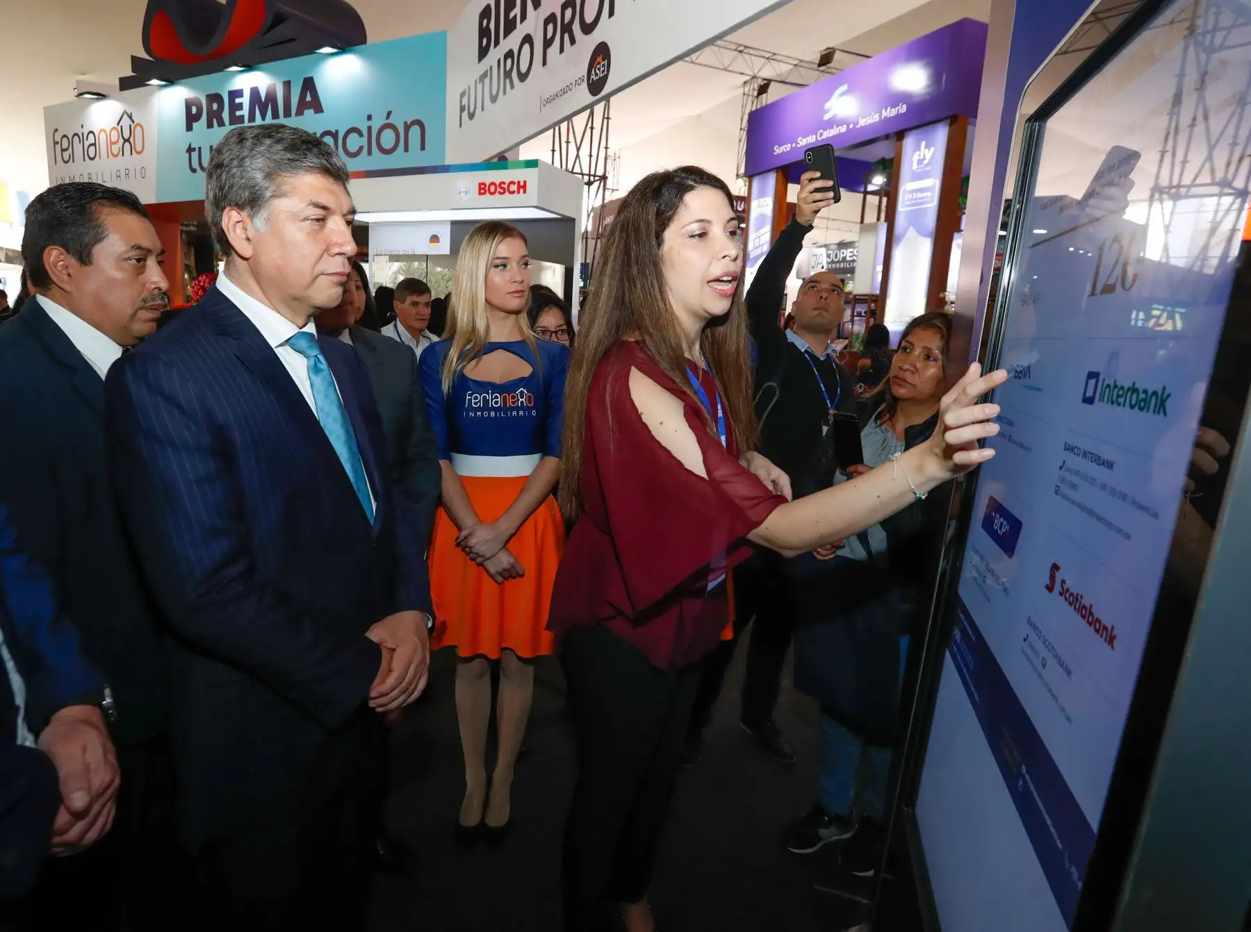 Ministro de Vivienda, Miguel Estrada participa en la inauguración de la XI edición de la Feria Nexo Inmobiliario 2019, donde se presentan 353 proyectos inmobiliarios y se pone a disposición más de 20 000 viviendas ubicadas en 25 distritos de Lima y Callao.
Foto: Ministerio de Vivienda