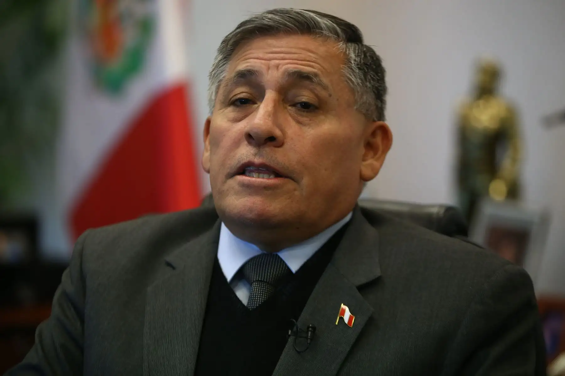 El ministro de Defensa, Jorge Moscoso, detalla las prioridades de su sector para los siguientes dos años. ANDINA/Vidal Tarqui