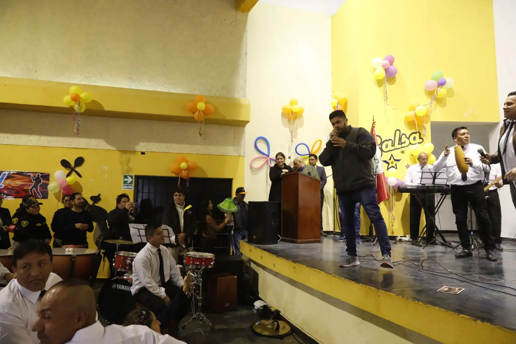 Con la finalidad de generar conexión artística inclusiva, se realizó el ciclo de recitales y conversatorios didácticos " Música y cultura para Todos " con la presencia del salsero Jerry Rivera.
Foto: ANDINA/Renato Pajuelo
