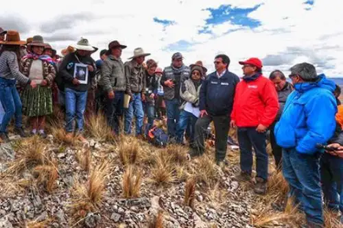 El viceministro de Salud Pública, Gustavo Rosell, quien junto al ministro de Energía y Minas, Francisco Ismodes y representantes del Ejecutivo visitaron y dialogaron con 13 comunidades originarias de esta provincia para escuchar sus necesidades y darles pronta solución.
