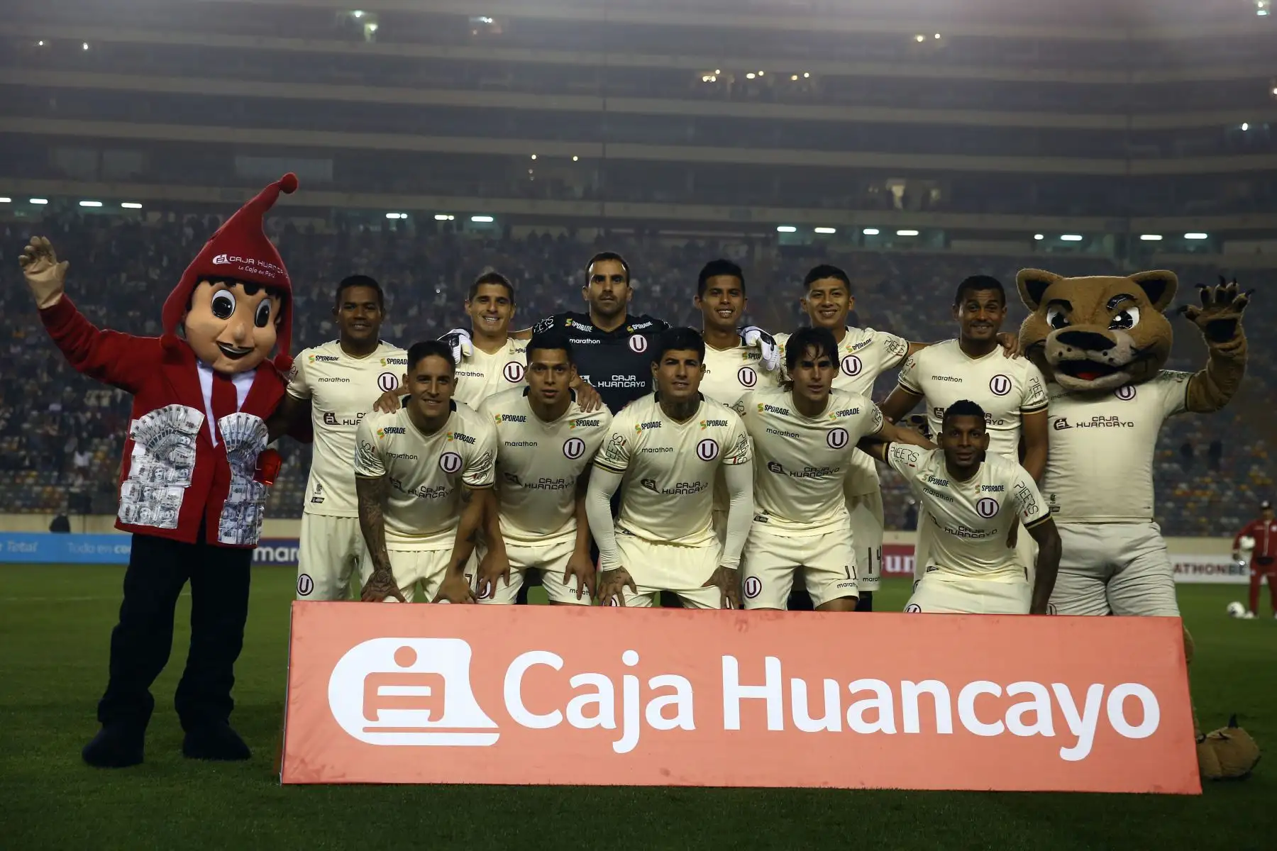 Equipo de Universitario que ganó 2-0 al  Binacional y  se convirtió en el líder  del Torneo Clausura del fútbol peruano 2019. Foto: ANDINA/Vidal Tarqui