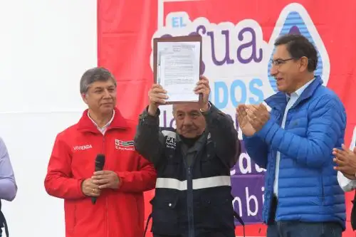 Presidente de la República, Martín Vizcarra y el ministro de Vivienda, Construcción y Saneamiento, Miguel Estrada. ANDINA/Norman Córdova