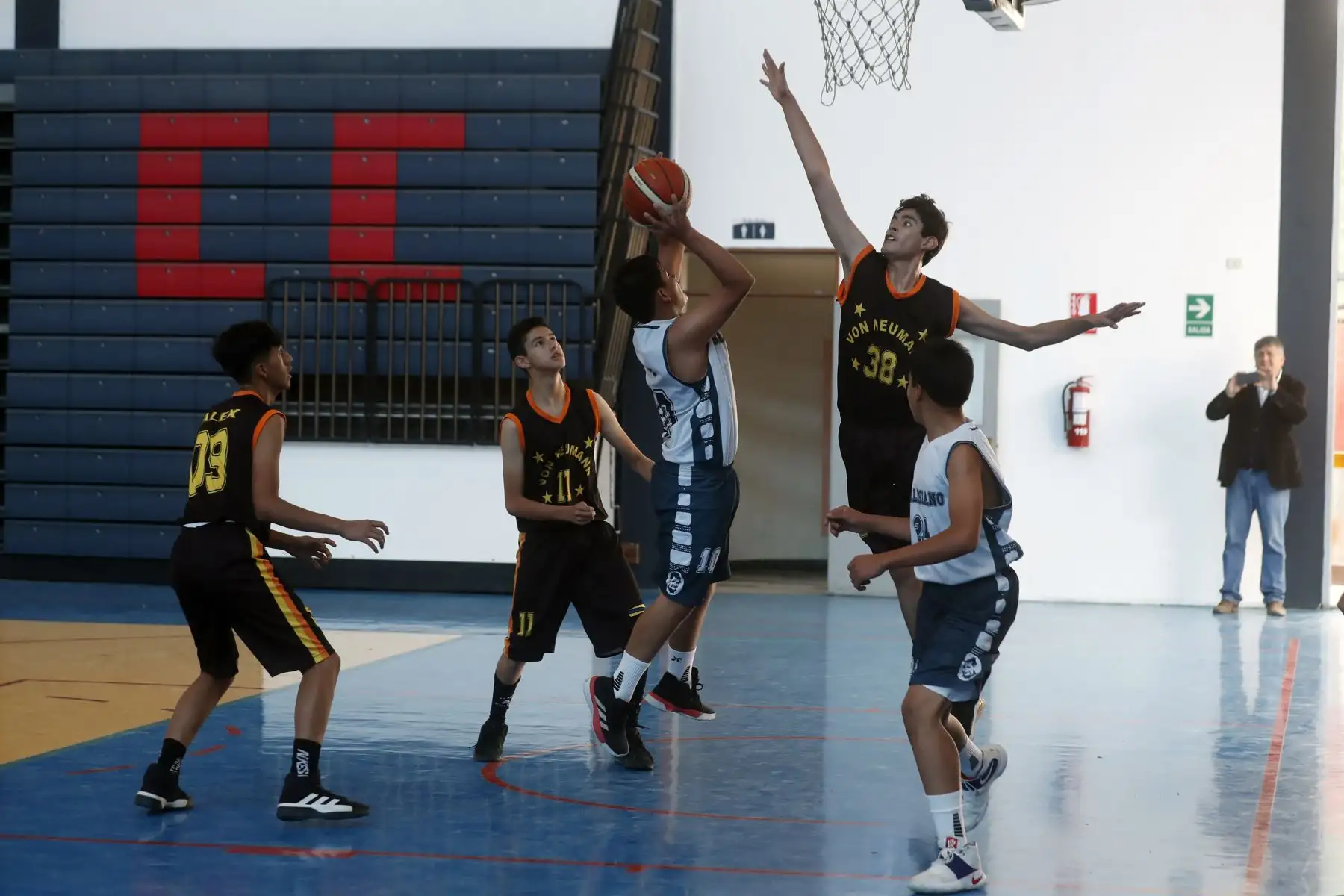 Colegio Von Neumann de Huanuco disputa encuentro con el colegio Don Bosco de Ayacucho en los Juegos Deportivos Escolares Nacionales desarrollado en el colegio La Recoleta de La Molina. Foto: ANDINA/Renato Pajuelo
