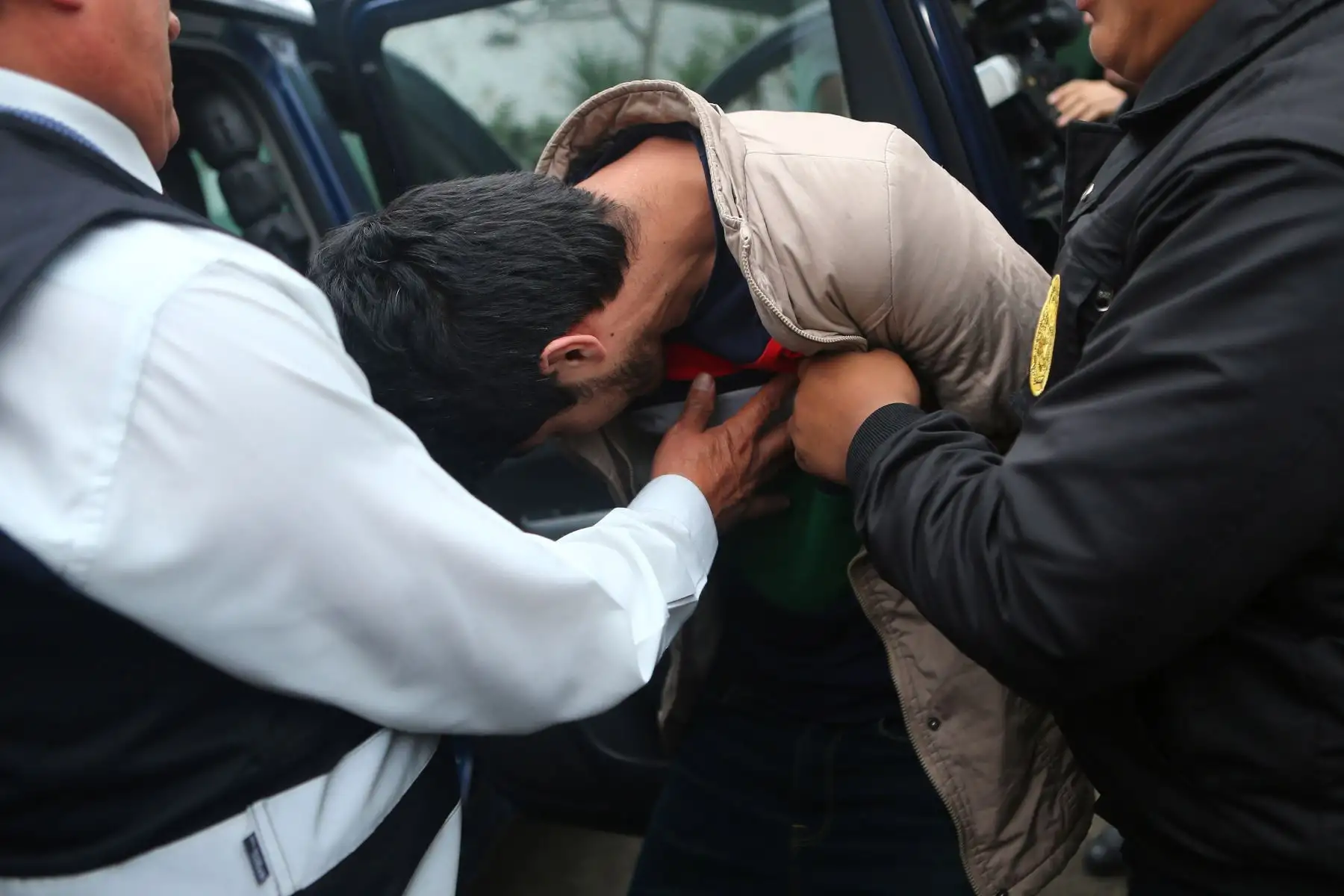 Policía Nacional capturó a ciudadanos venezolanos integrantes de la banda “Malditos Relojeros ”. Mervin Alexander Hernandez Rodriguez Alias “Mervin" (21) y Emilio Jesús Perera Villegas (25)  alias "Emilio".
Foto: ANDINA/Héctor Vinces