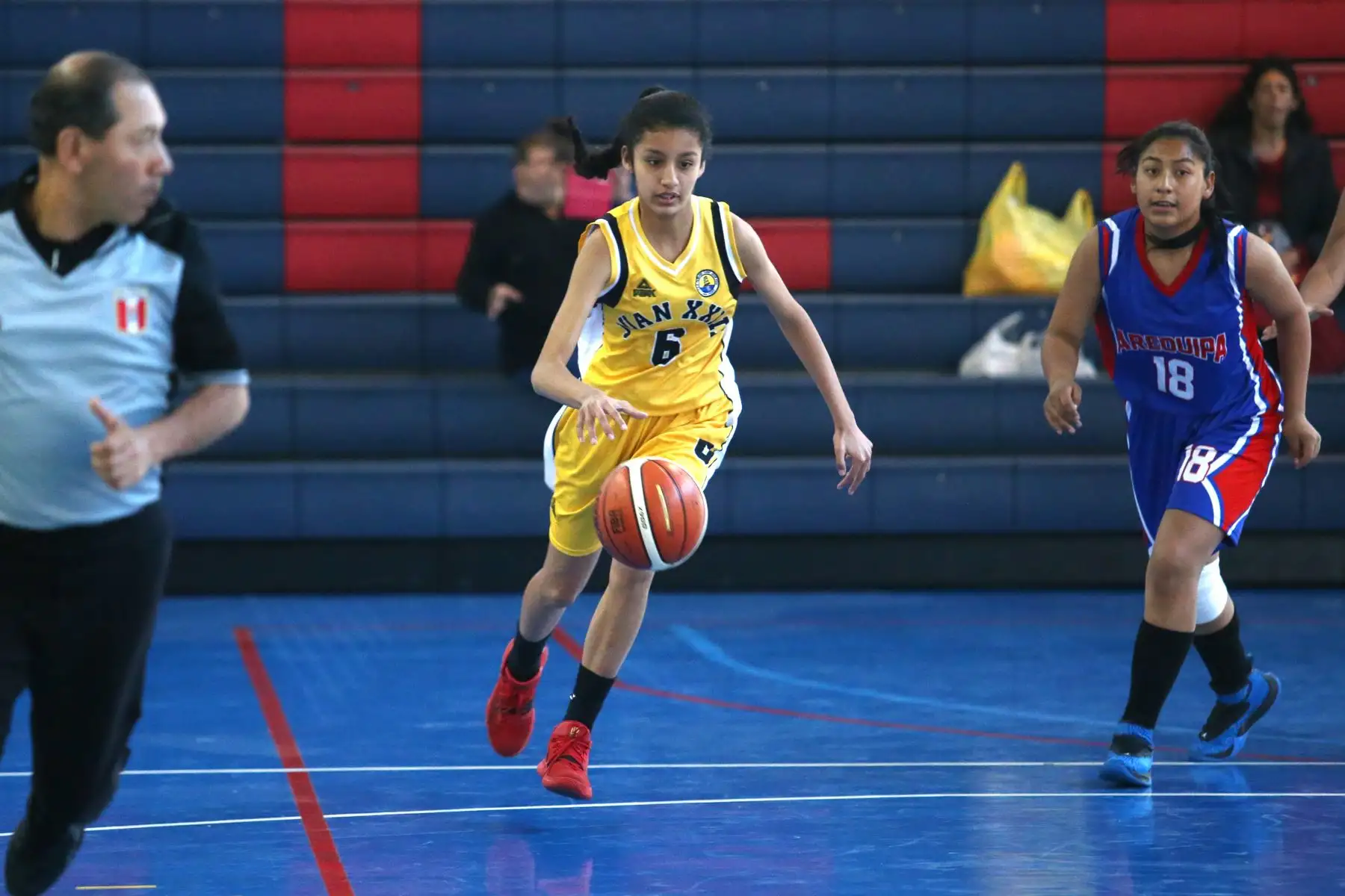 Colegio Juan XXIII Peruano Chino (Lima) disputa encuentro con el colegio Padre Damian de los SS. CC. Arwquipa en los Juegos Deportivos Escolares Nacionales desarrollado en el colegio La Recoleta de La Molina. Foto: ANDINA/Vidal Tarqui