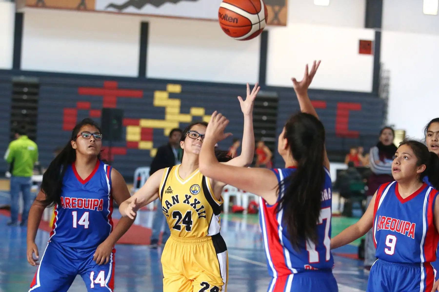 Colegio Juan XXIII Peruano Chino (Lima) disputa encuentro con el colegio Padre Damian de los SS. CC. Arwquipa en los Juegos Deportivos Escolares Nacionales desarrollado en el colegio La Recoleta de La Molina. Foto: ANDINA/Vidal Tarqui
