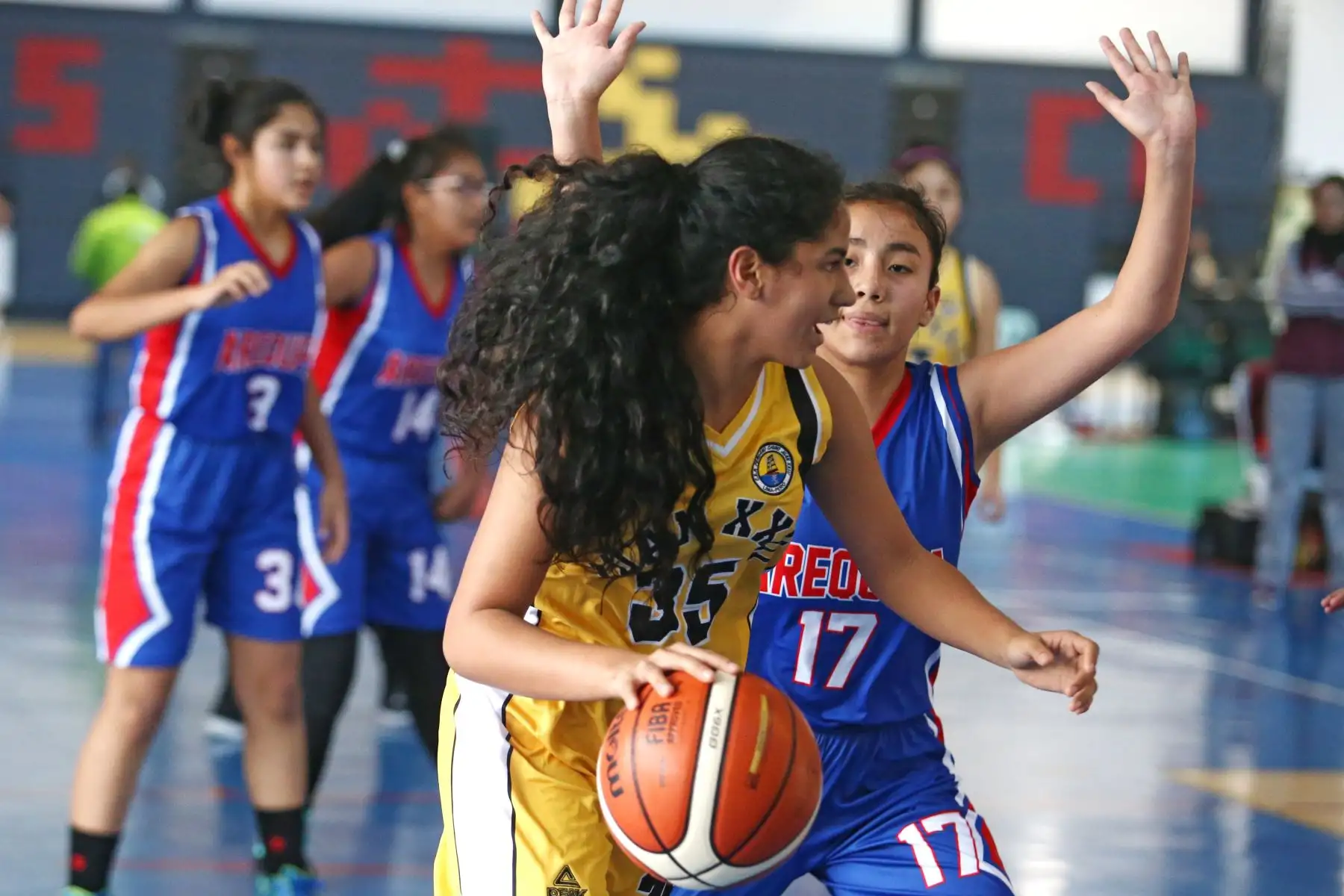 Colegio Juan XXIII Peruano Chino (Lima) disputa encuentro con el colegio Padre Damian de los SS. CC. Arwquipa en los Juegos Deportivos Escolares Nacionales desarrollado en el colegio La Recoleta de La Molina. Foto: ANDINA/Vidal Tarqui