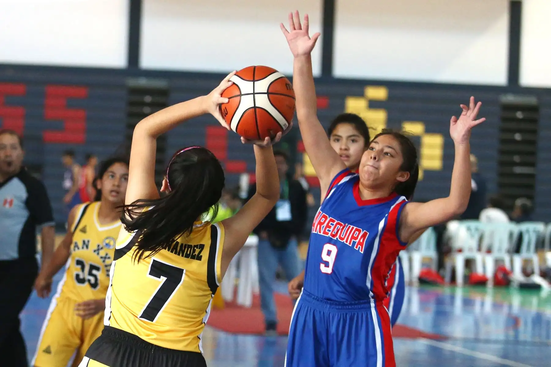 Colegio Juan XXIII Peruano Chino (Lima) disputa encuentro con el colegio Padre Damian de los SS. CC. Arwquipa en los Juegos Deportivos Escolares Nacionales desarrollado en el colegio La Recoleta de La Molina. Foto: ANDINA/Vidal Tarqui