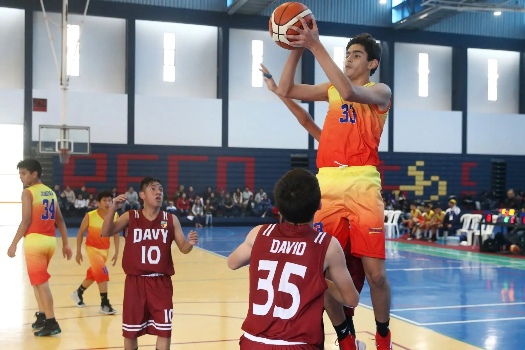 Colegio Davy (Cajamarca) disputa encuentro con el colegio Von Neuman de Huanuco en los Juegos Deportivos Escolares Nacionales desarrollado en el colegio La Recoleta de La Molina. Foto: ANDINA/Vidal Tarqui