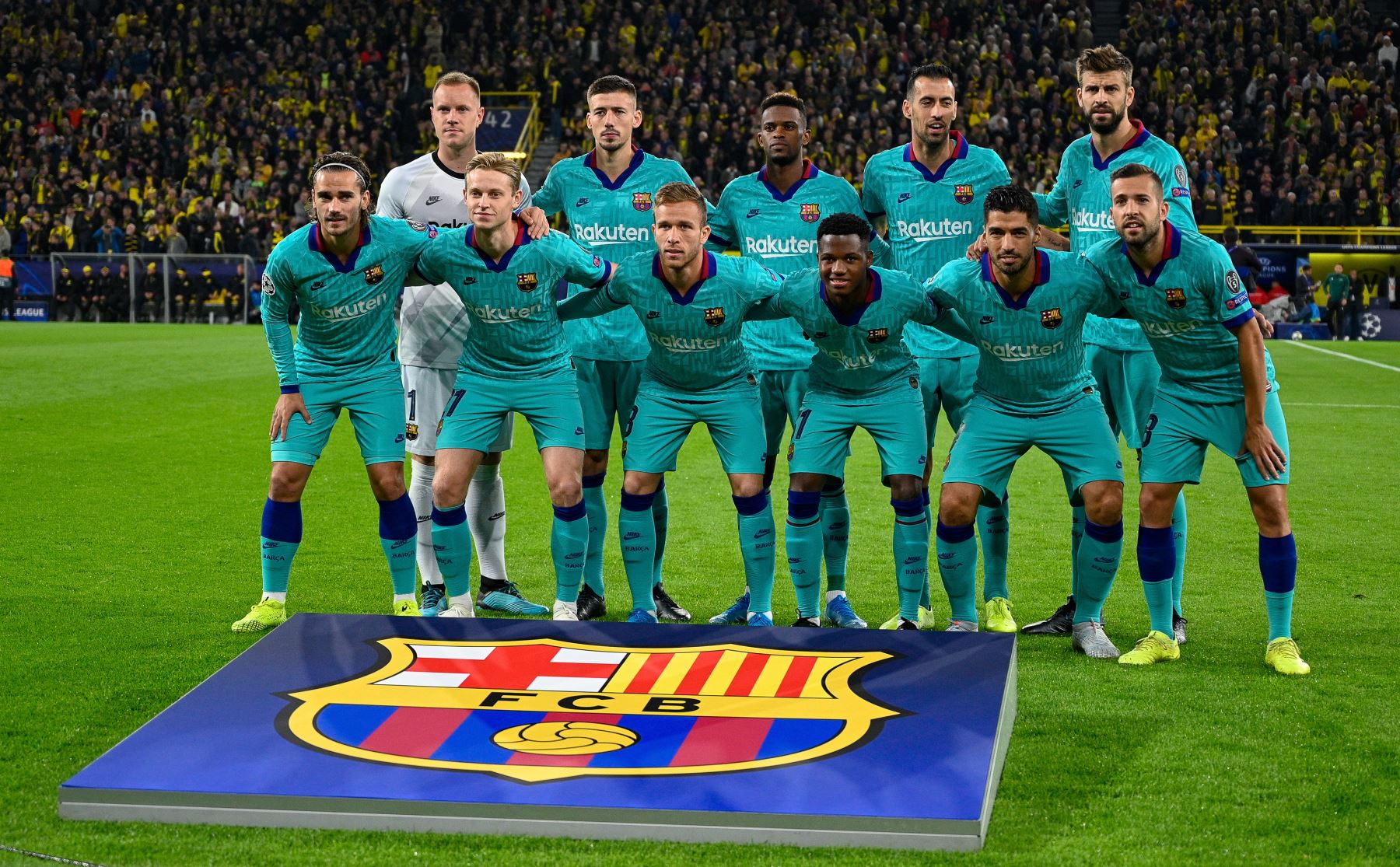 Foto del FC Barcelona antes del partido de fútbol del Grupo F de la UEFA Champions League, contra  Borussia Dortmund en Alemania occidental.Foto:AFP