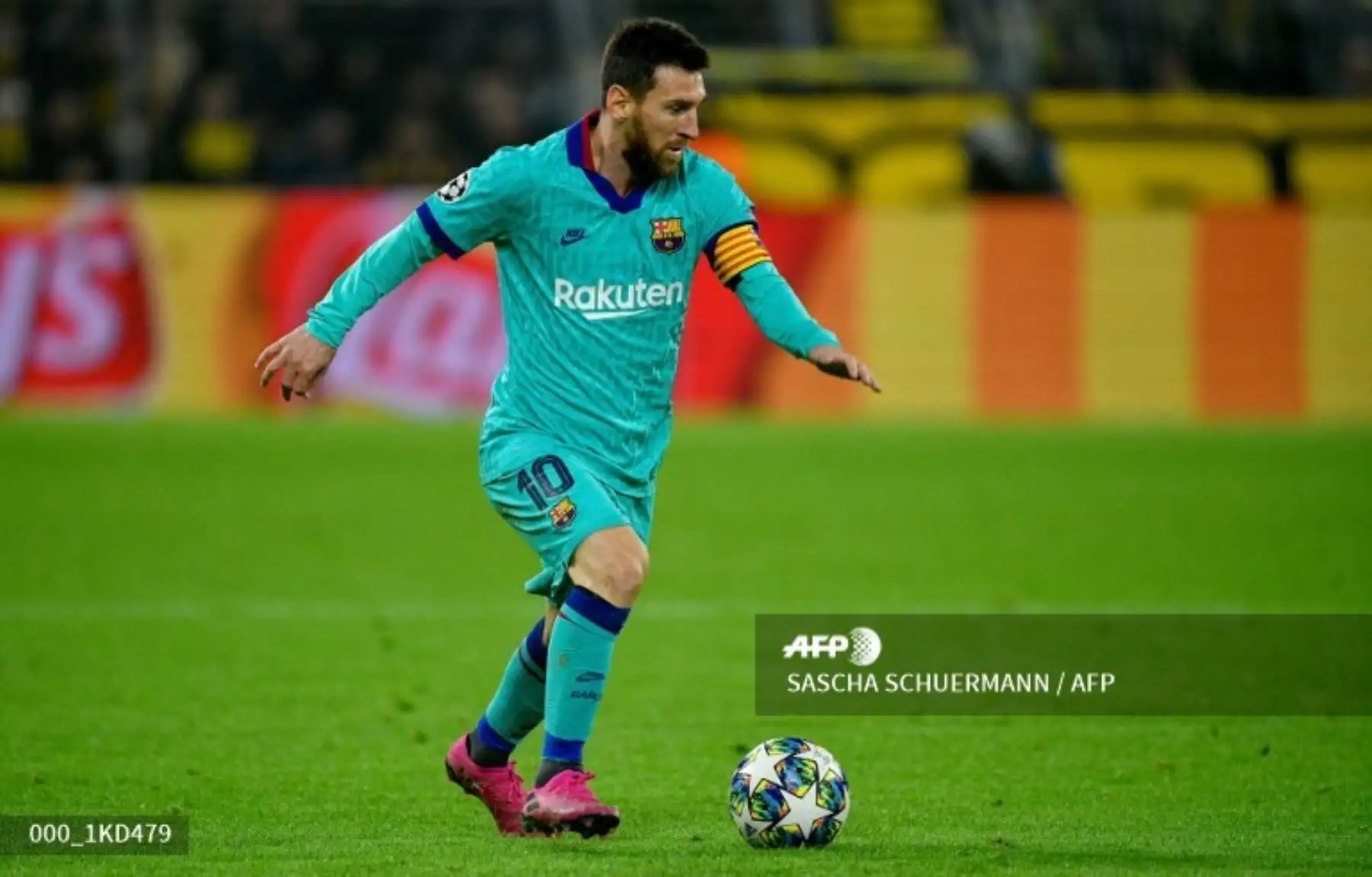 El delantero argentino de Barcelona Lionel Messi juega el balón durante el partido de fútbol del Grupo F de la UEFA Champions League Borussia Dortmund v FC Barcelona en Alemania.
Foto:AFP