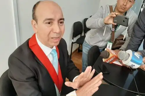 El presidente de la Corte Superior de Justicia de La Libertad, Oscar Alarcón Montoya, negó que en esta región norteña se esté persiguiendo a policías, tras la condena a 30 años de cárcel con ejecución suspendida dictada contra el coronel PNP en situación de retiro, Elidio Espinoza Quispe, y otros siete policías por los delitos de secuestro agravado, homicidio calificado y abuso de autoridad.