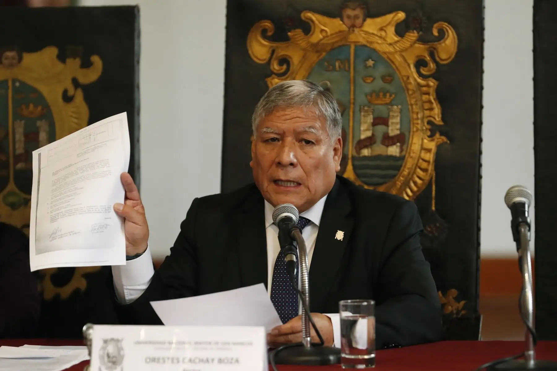 Conferencia de prensa del rector de la Universidad Nacional Mayor de San Marcos (UNMSM), Orestes Cachay sobre la situación del bypass de la avenida Venezuela en la ciudad universitaria.
Foto: ANDINA/Renato Pajuelo