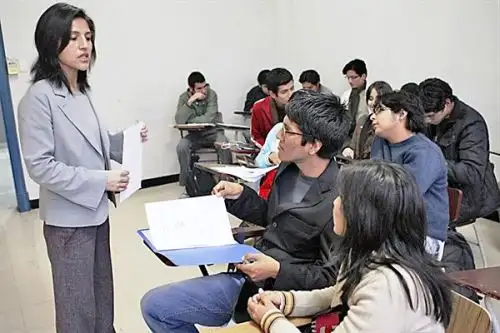 EsSalud dará becas a universitarios en busca de  preparar capital humano para fortalecer la gestión pública en esa entidad. Foto: ANDINA/Difusión.