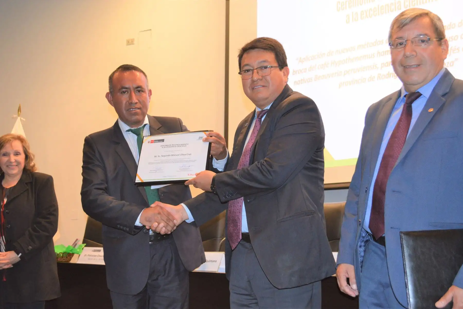 INIA distinguió a científicos de Universidad Toribio Rodríguez de Mendoza que descubrieron hongo que controla plaga del café. ANDINA/Difusión