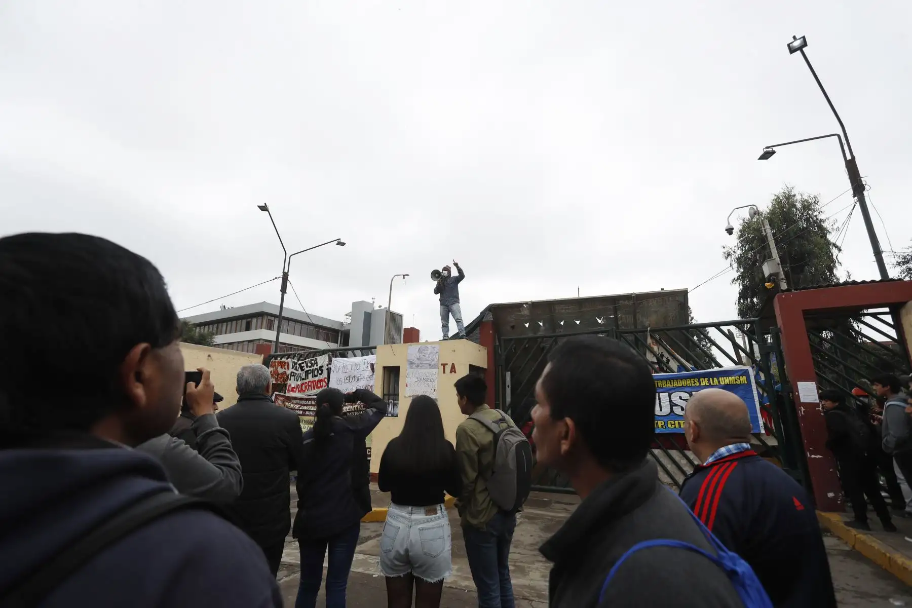 Campus de la Universidad Nacional Mayor de San Marcos (UNMSM) continúa tomado por estudiantes en protesta a la construcción del bypass. Foto: ANDINA/Renato PajueloFoto: ANDINA/ Renato Pajuelo