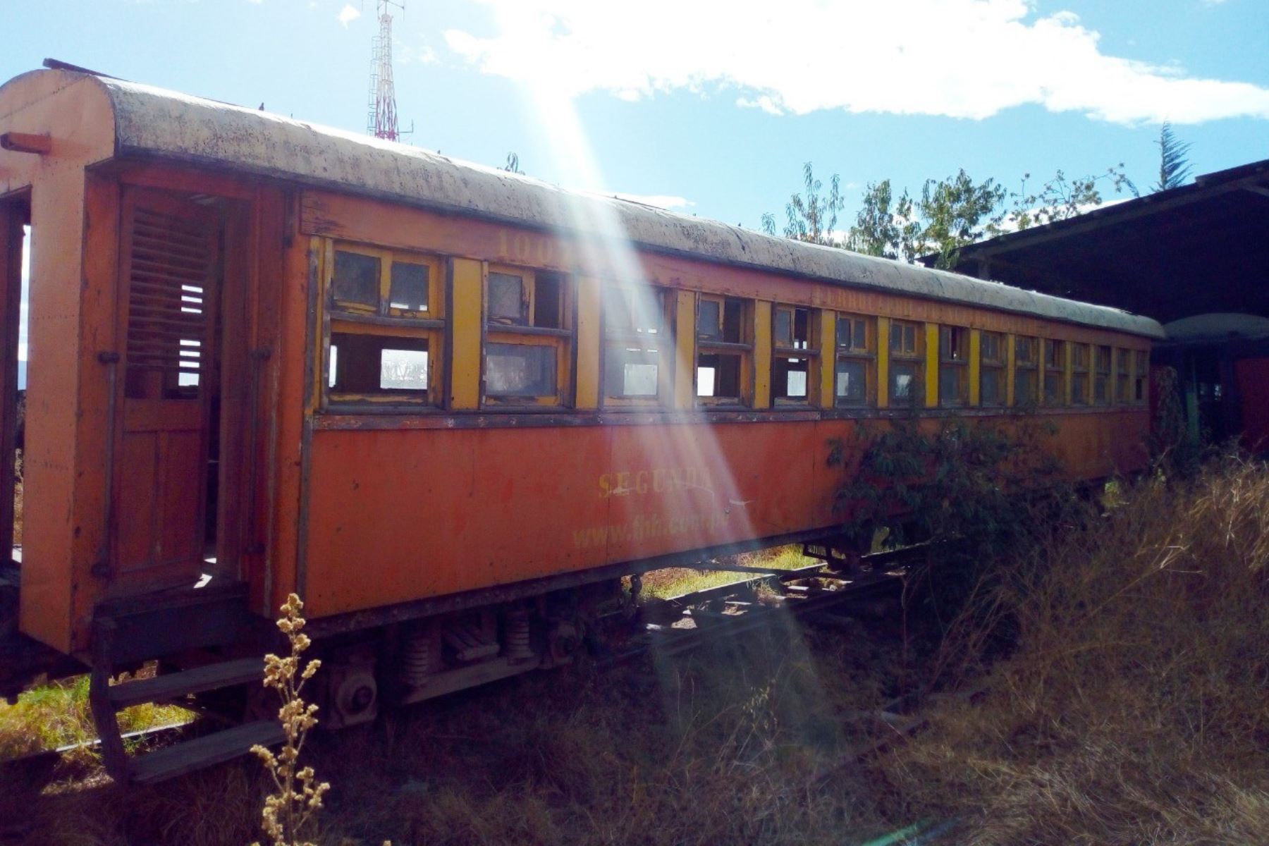 MTC dona vagón de ferrocarril Huancayo-Huancavelica al Inpe para exponer productos elaborados por internos.