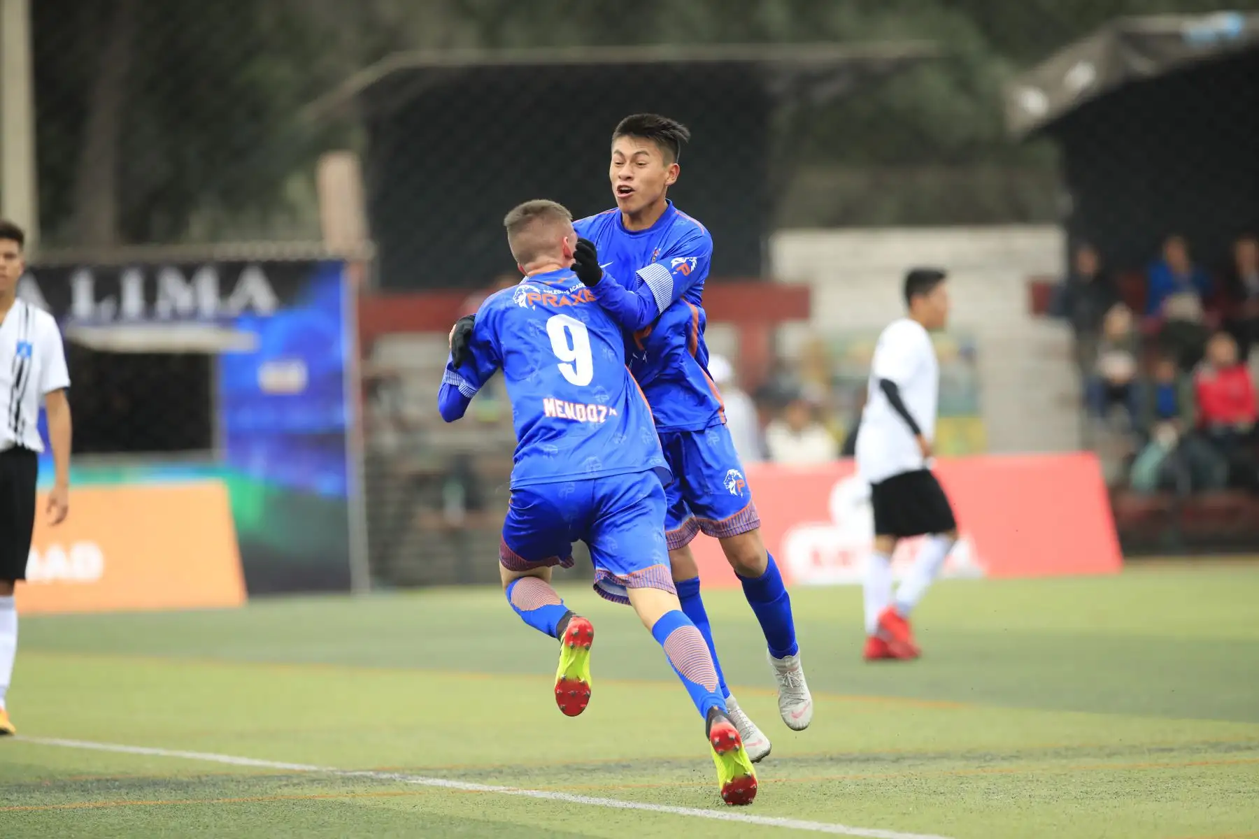 Encuentro de fútbol entre los colegios Serafín Filomeno de San Martín y Praxis La Esperanza de Junín en el marco de los Juegos Deportivos Escolares, sede Campo de Marte.


Foto: Andina/Juan Carlos Guzman Negrini