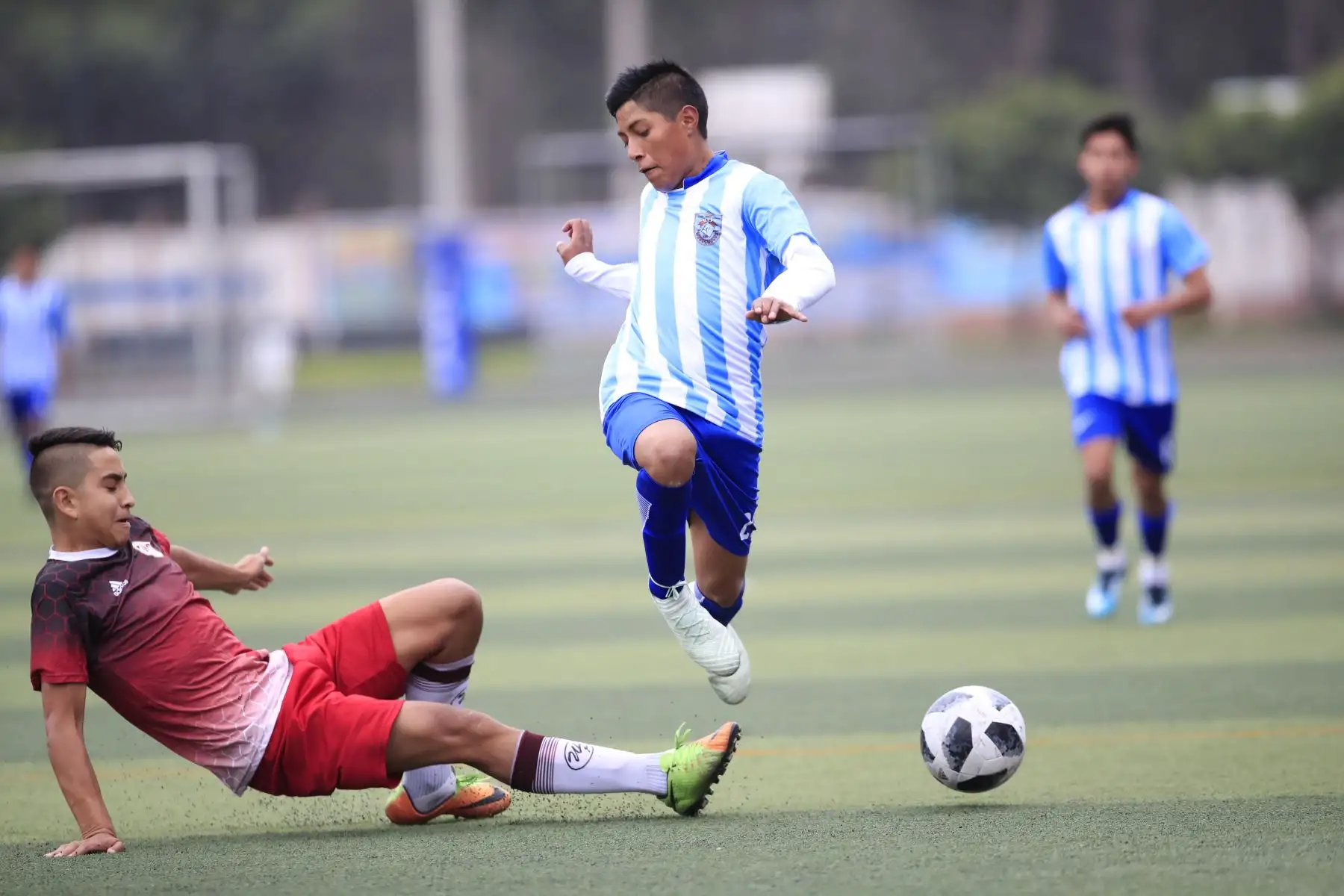 Encuentro de fútbol entre los colegios William Prescot de Cajamarca y Ofelia Vásquez de San Martín en el marco de los Juegos Deportivos Escolares, sede Campo de Marte.


Foto: Andina/Juan Carlos Guzmán Negrini