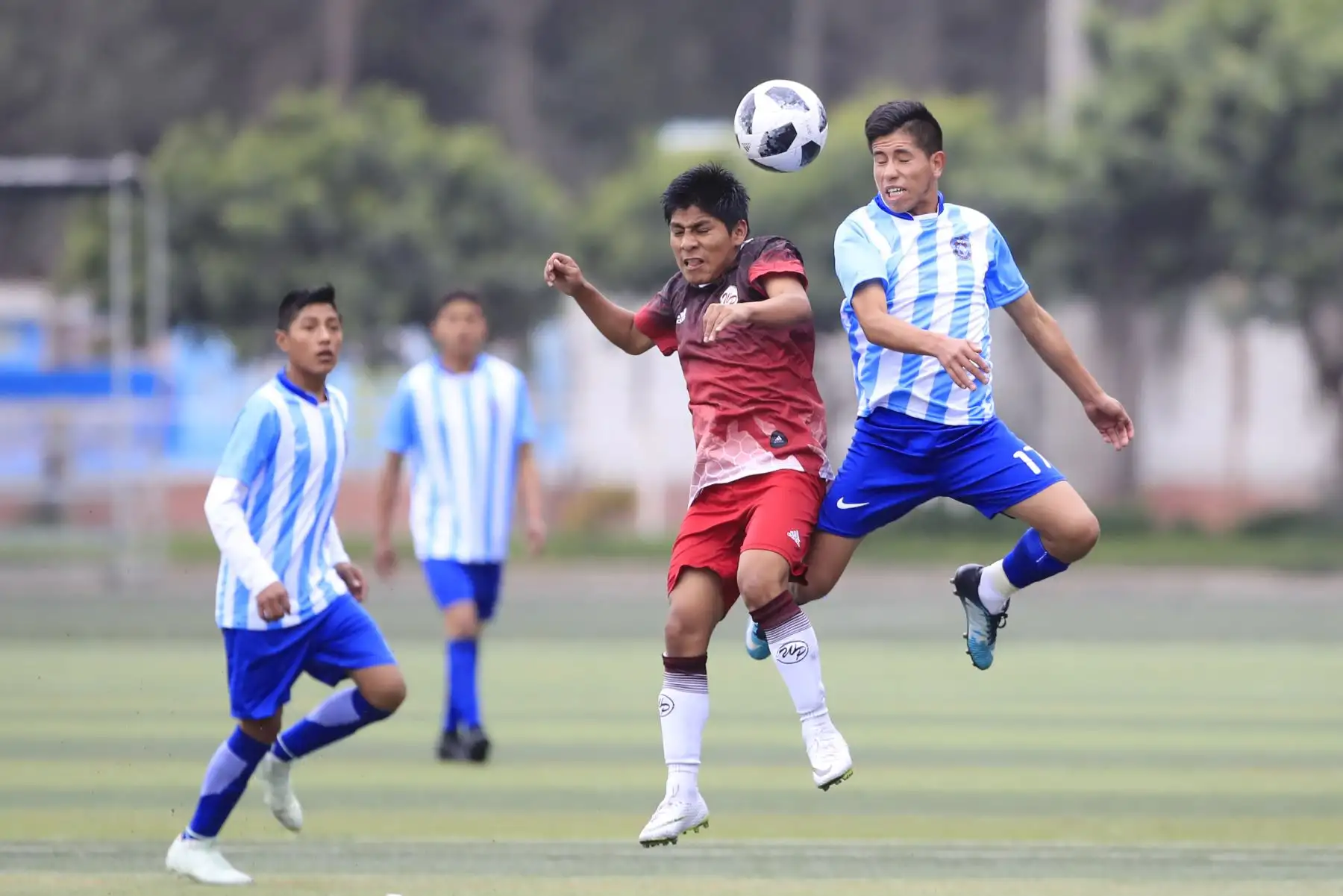 Encuentro de fútbol entre los colegios William Prescot de Cajamarca y Ofelia Vásquez de San Martín en el marco de los Juegos Deportivos Escolares, sede Campo de Marte.

Foto: Andina/Juan Carlos Guzmán Negrini