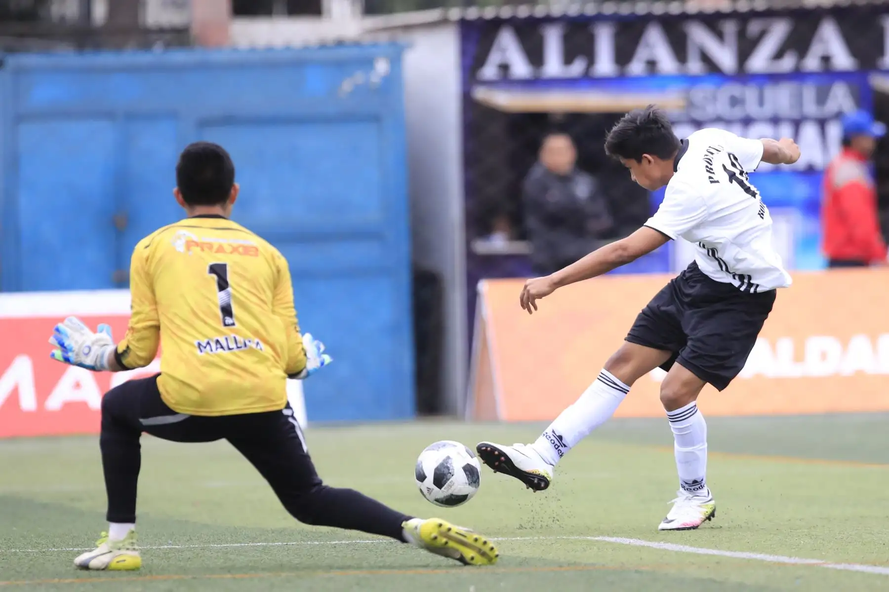 Encuentro de fútbol entre los colegios Serafín Filomeno de San Martín y Praxis La Esperanza de Junín en el marco de los Juegos Deportivos Escolares, sede Campo de Marte.

Foto: Andina/Juan Carlos Guzman Negrin