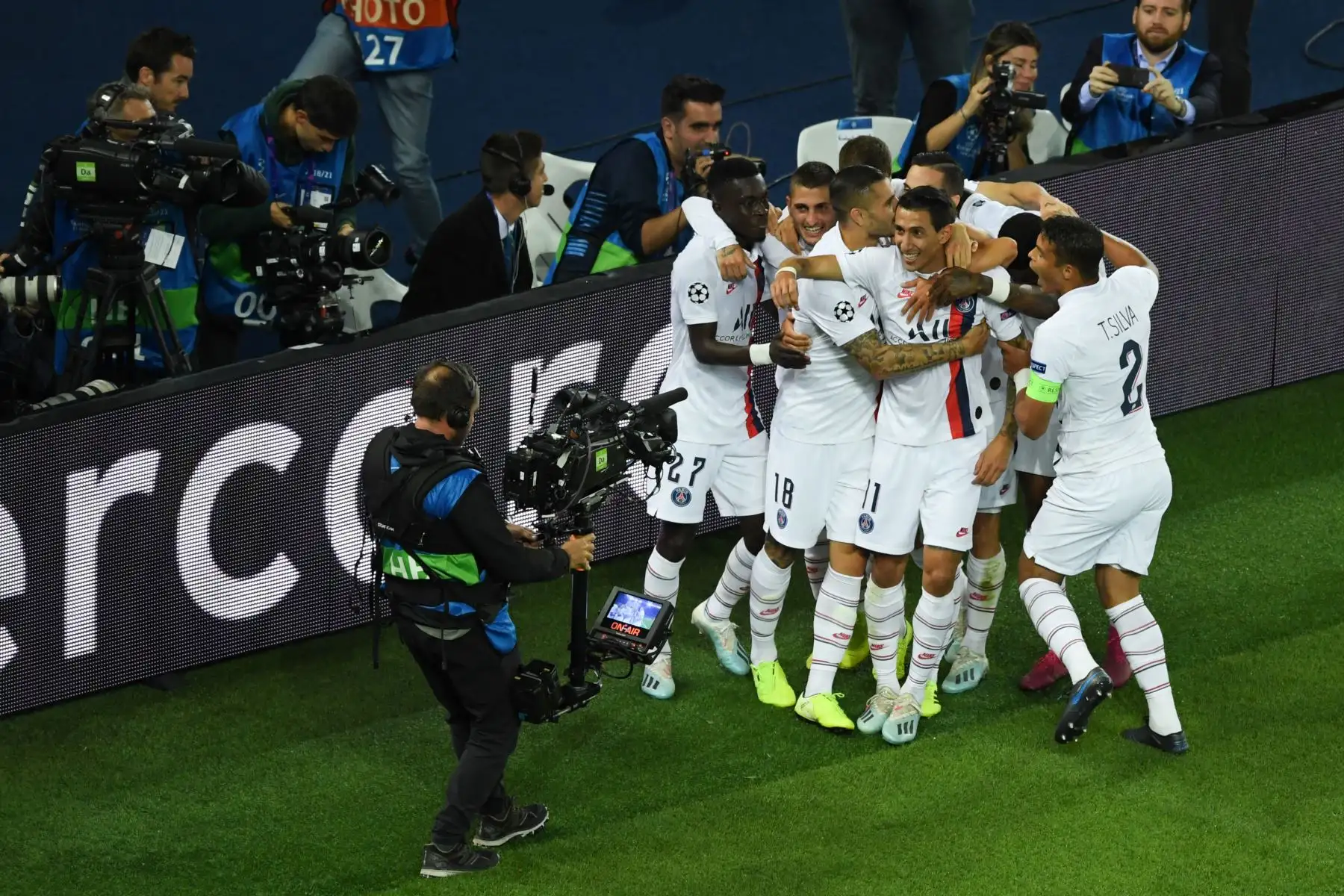 El centrocampista argentino del Paris Saint-Germain, Angel Di Maria, celebra su gol contra el Real Madrid.
Foto: AFP