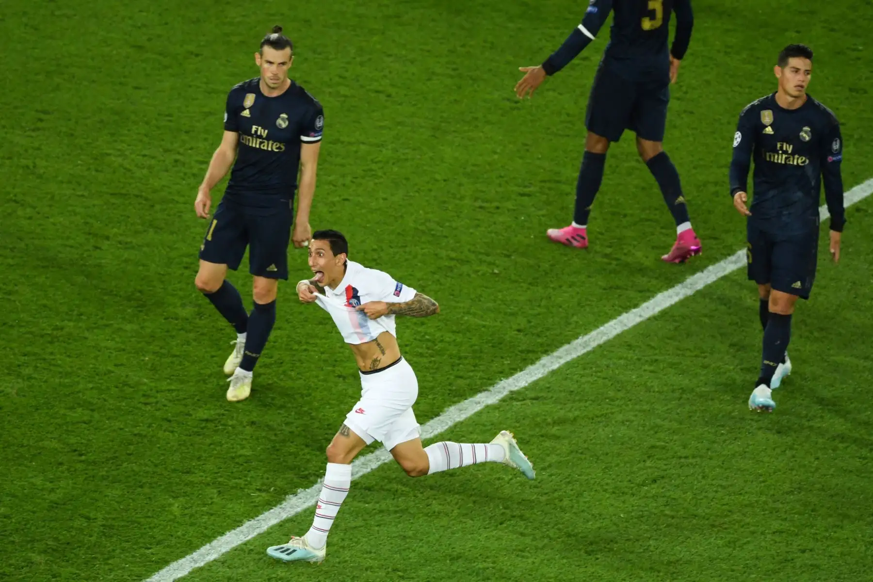 El centrocampista argentino del Paris Saint-Germain, Angel Di Maria, celebra su gol contra el Real Madrid.
Foto: AFP