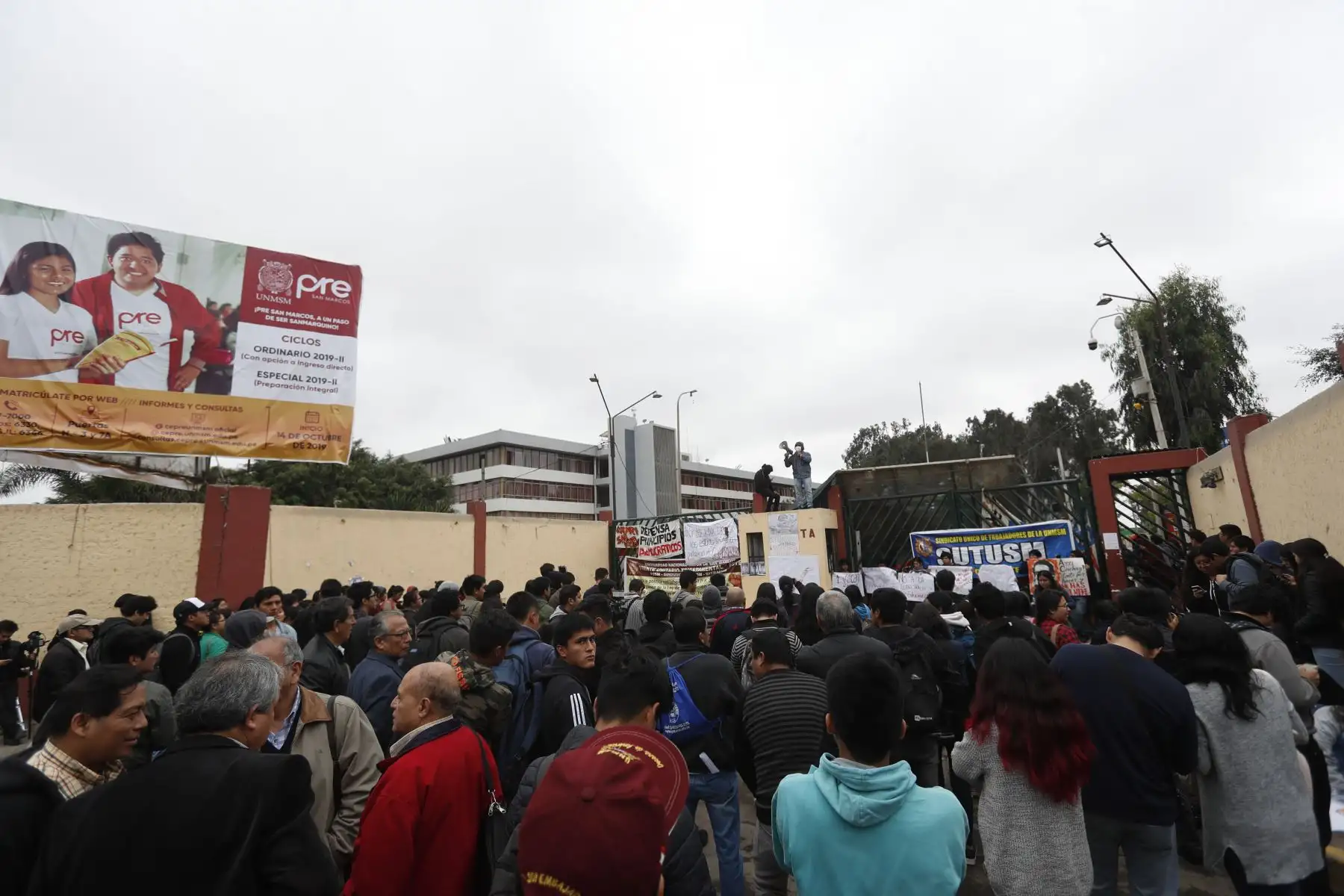 Campus de la Universidad Nacional Mayor de San Marcos (UNMSM) continúa tomado por estudiantes en protesta a la construcción del bypass. Foto: ANDINA/Renato Pajuelo
