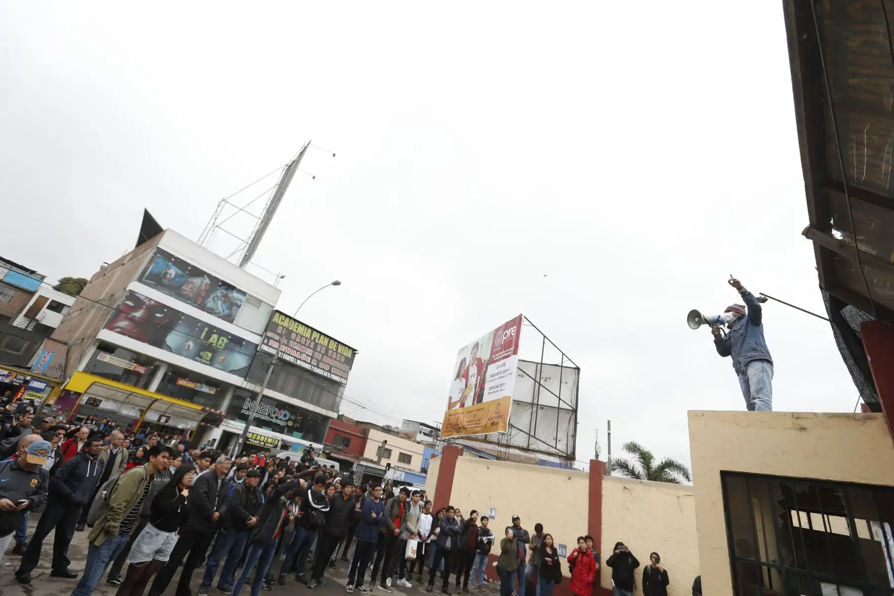Campus de la Universidad Nacional Mayor de San Marcos (UNMSM) continúa tomado por estudiantes en protesta a la construcción del bypass. Foto: ANDINA/Renato Pajuelo