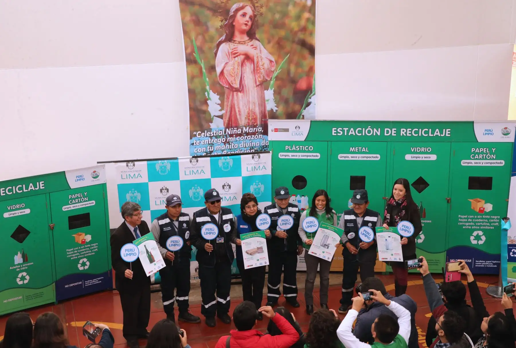 La Municipalidad de Lima anunciará la instalación de ocho estaciones de reciclaje que serán colocadas en distintos puntos estratégicos del Cercado de Lima, las cuales servirán para el acopio, manejo y disposición de los residuos inorgánicos aprovechables como plásticos, metales, vidrios, papeles y cartón.Foto: ANDINA/Norman Córdova