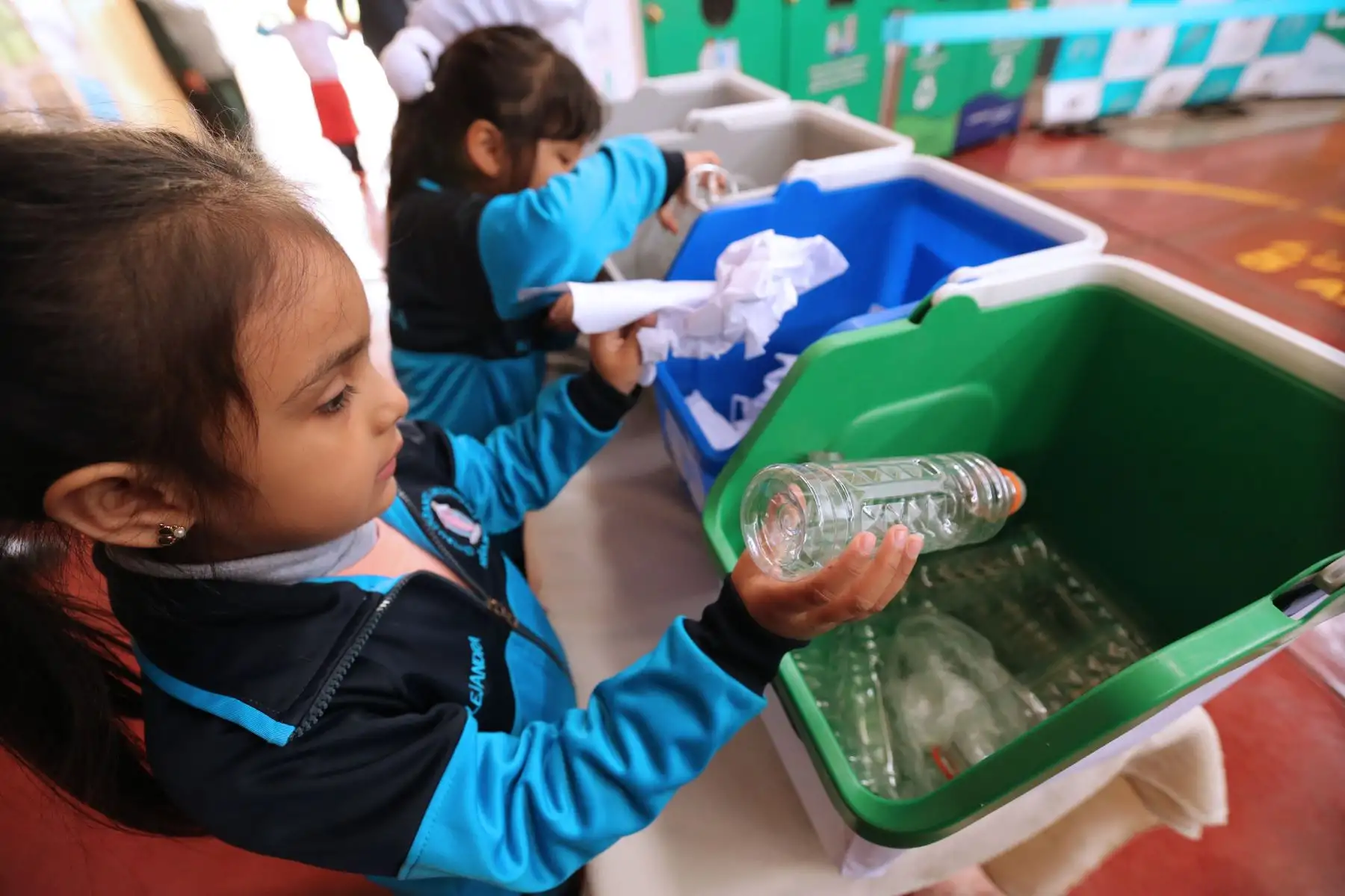 La Municipalidad de Lima anunciará la instalación de ocho estaciones de reciclaje que serán colocadas en distintos puntos estratégicos del Cercado de Lima, las cuales servirán para el acopio, manejo y disposición de los residuos inorgánicos aprovechables como plásticos, metales, vidrios, papeles y cartón.Foto: ANDINA/Norman Córdova