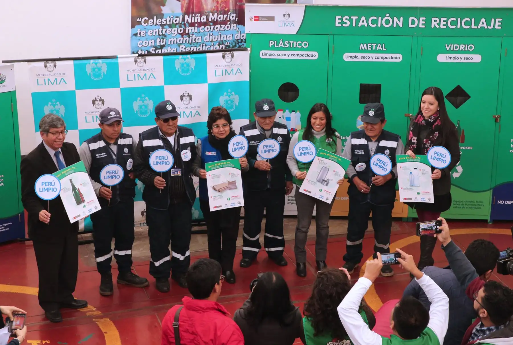 La Municipalidad de Lima anunciará la instalación de ocho estaciones de reciclaje que serán colocadas en distintos puntos estratégicos del Cercado de Lima, las cuales servirán para el acopio, manejo y disposición de los residuos inorgánicos aprovechables como plásticos, metales, vidrios, papeles y cartón.Foto: ANDINA/Norman Córdova