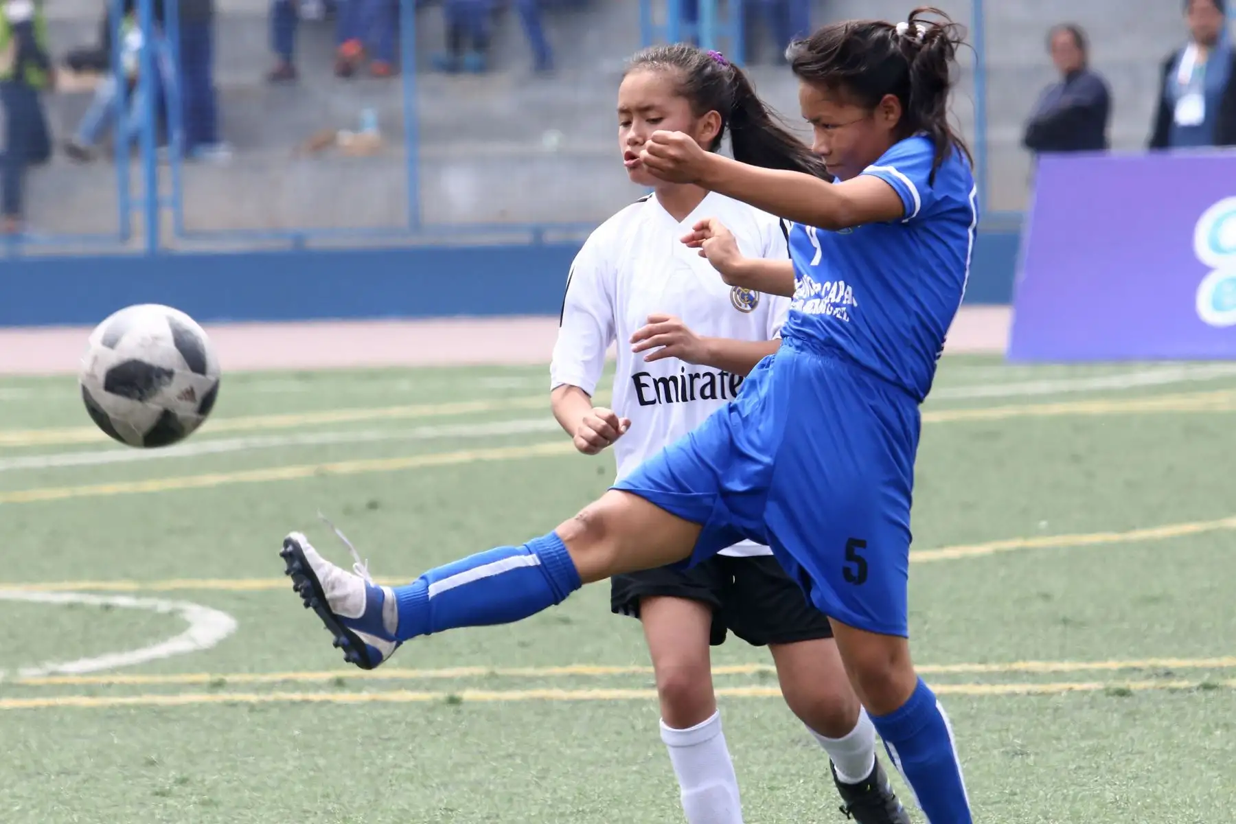 Colegios de Cusco vs Cerro de Pasco participa en categoría Futbol de mujeres los Juegos Escolares 2019.  sede Bartolomé Herrera. Foto: ANDINA/Vidal Tarqui
