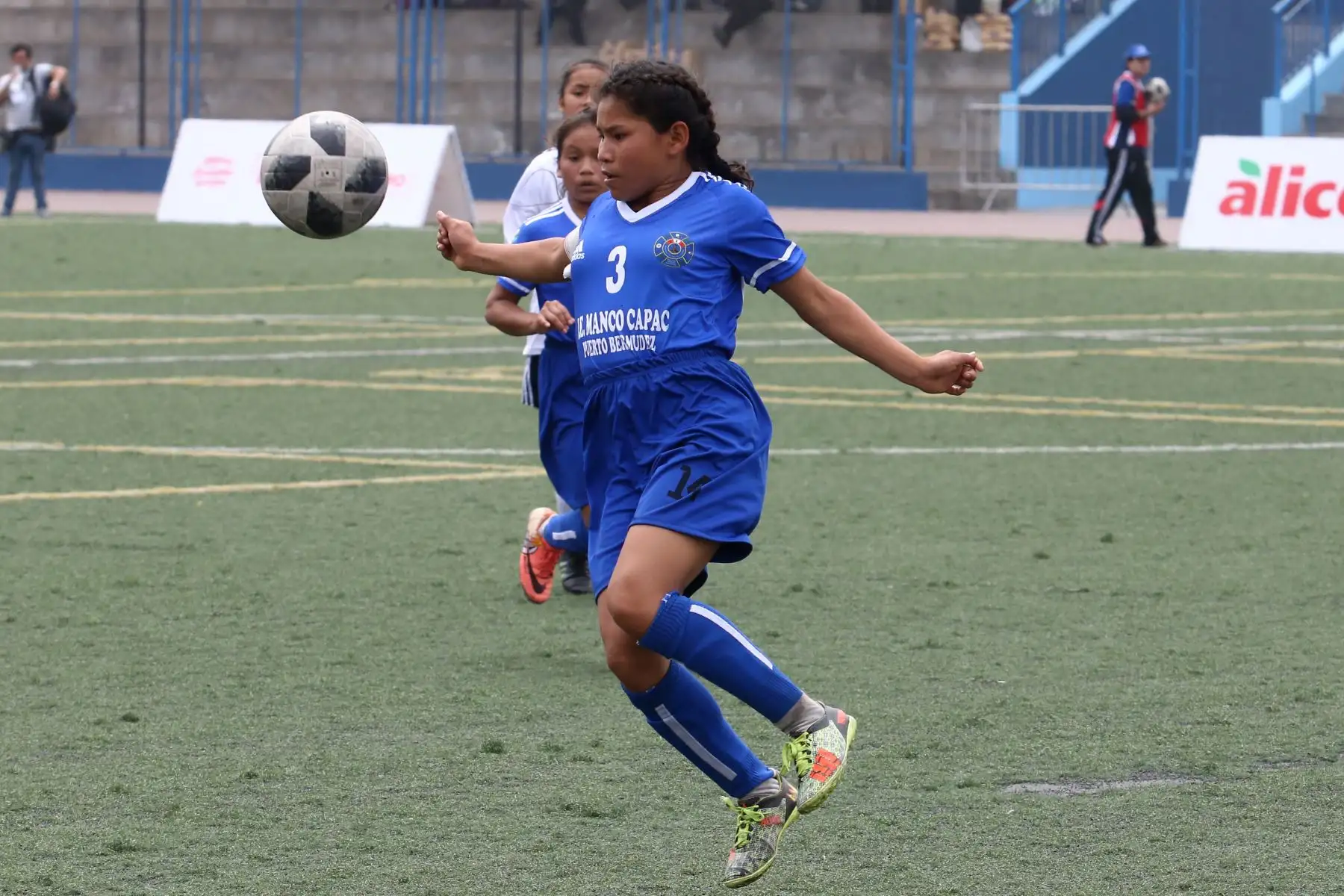 Colegios de Cusco vs Cerro de Pasco participa en categoría Futbol de mujeres los Juegos Escolares 2019.  sede Bartolomé Herrera. Foto: ANDINA/Vidal Tarqui