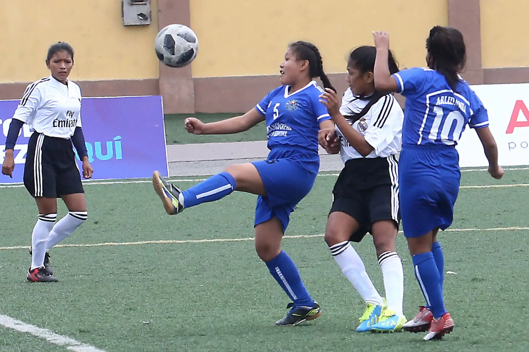 Colegios de Cusco vs Cerro de Pasco participa en categoría Futbol de mujeres los Juegos Escolares 2019.  sede Bartolomé Herrera. Foto: ANDINA/Vidal Tarqui