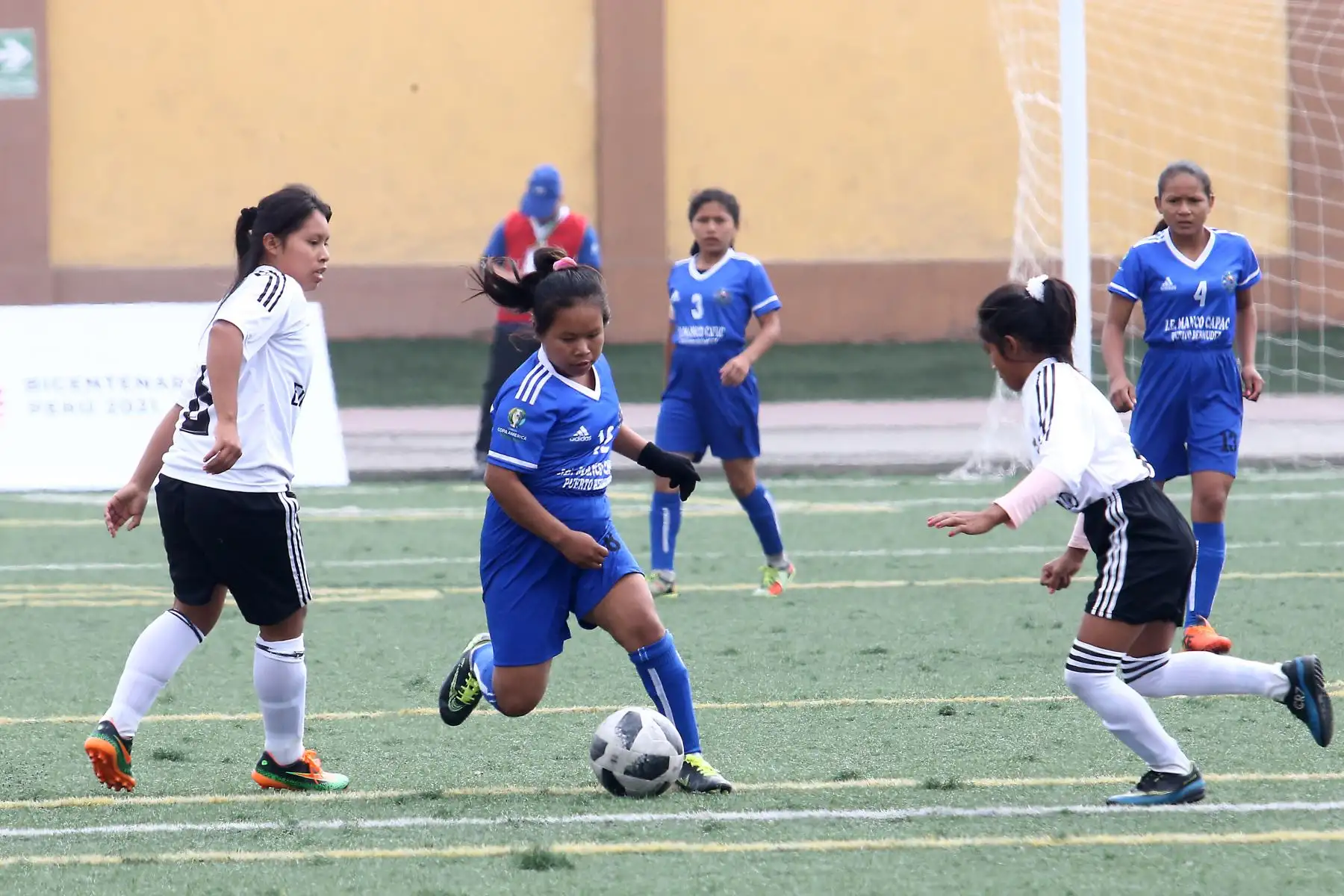 Colegios de Cusco vs Cerro de Pasco participa en categoría Futbol de mujeres los Juegos Escolares 2019.  sede Bartolomé Herrera. Foto: ANDINA/Vidal Tarqui