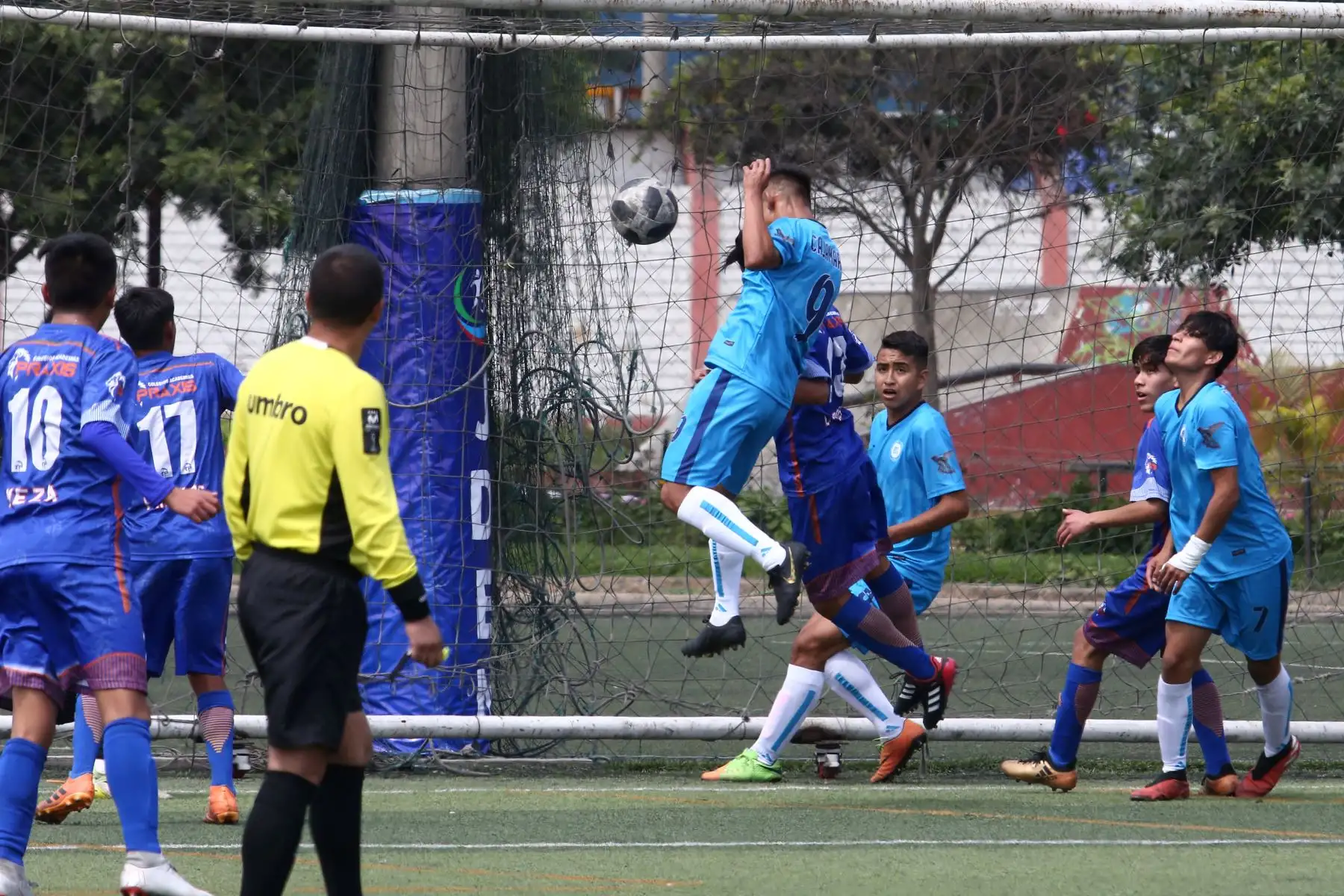 Omar Tocto Chaquero del Colegio William Prescot de Cajamarca participa en categoría Futbol de Varones  en los Juegos Escolares 2019.  sede Campo de Marte. Foto: ANDINA/Vidal Tarqui