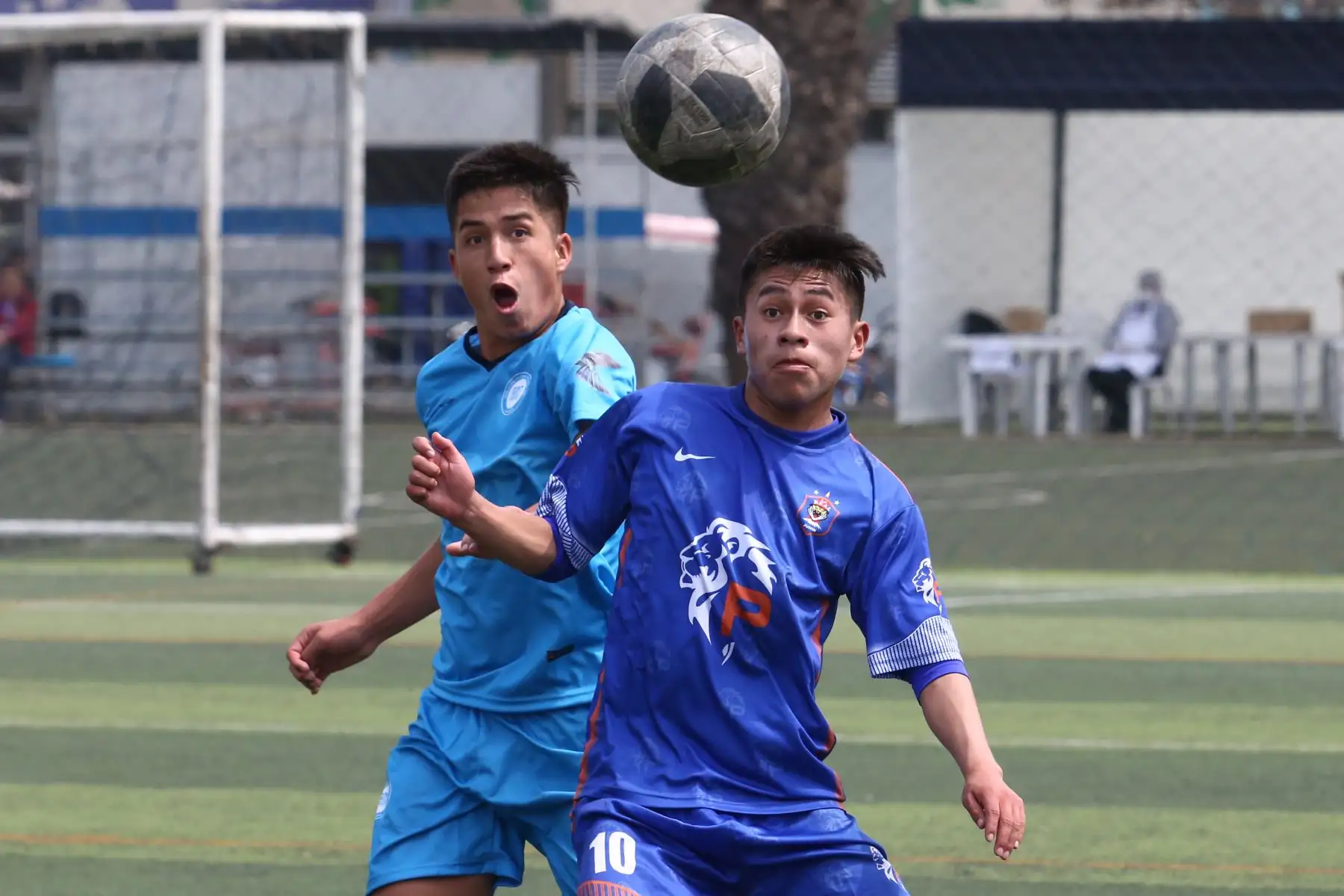 Giamarco Mendoza Paucar del Colegio de Praxis La Esperanza de Junin,  con el Colegio William Prescot de Cajamarca participa en categoría Futbol de Varones  en los Juegos Escolares 2019.  sede Campo de marte. Foto: ANDINA/Vidal Tarqui