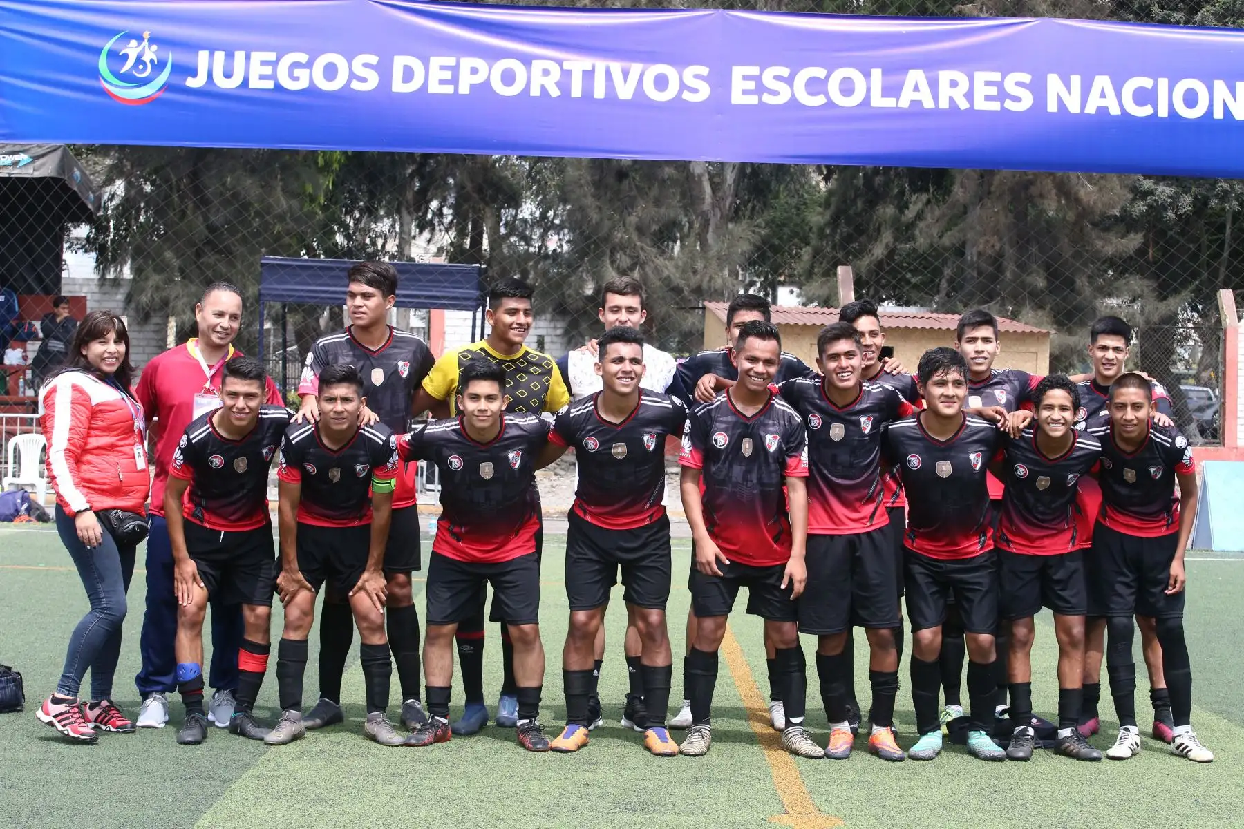 Equipo del colegio Talent School, De Arequipa,   participa en categoría Futbol de Varones  en los Juegos Escolares 2019.  sede Campo de Marte. Foto: ANDINA/Vidal Tarqui