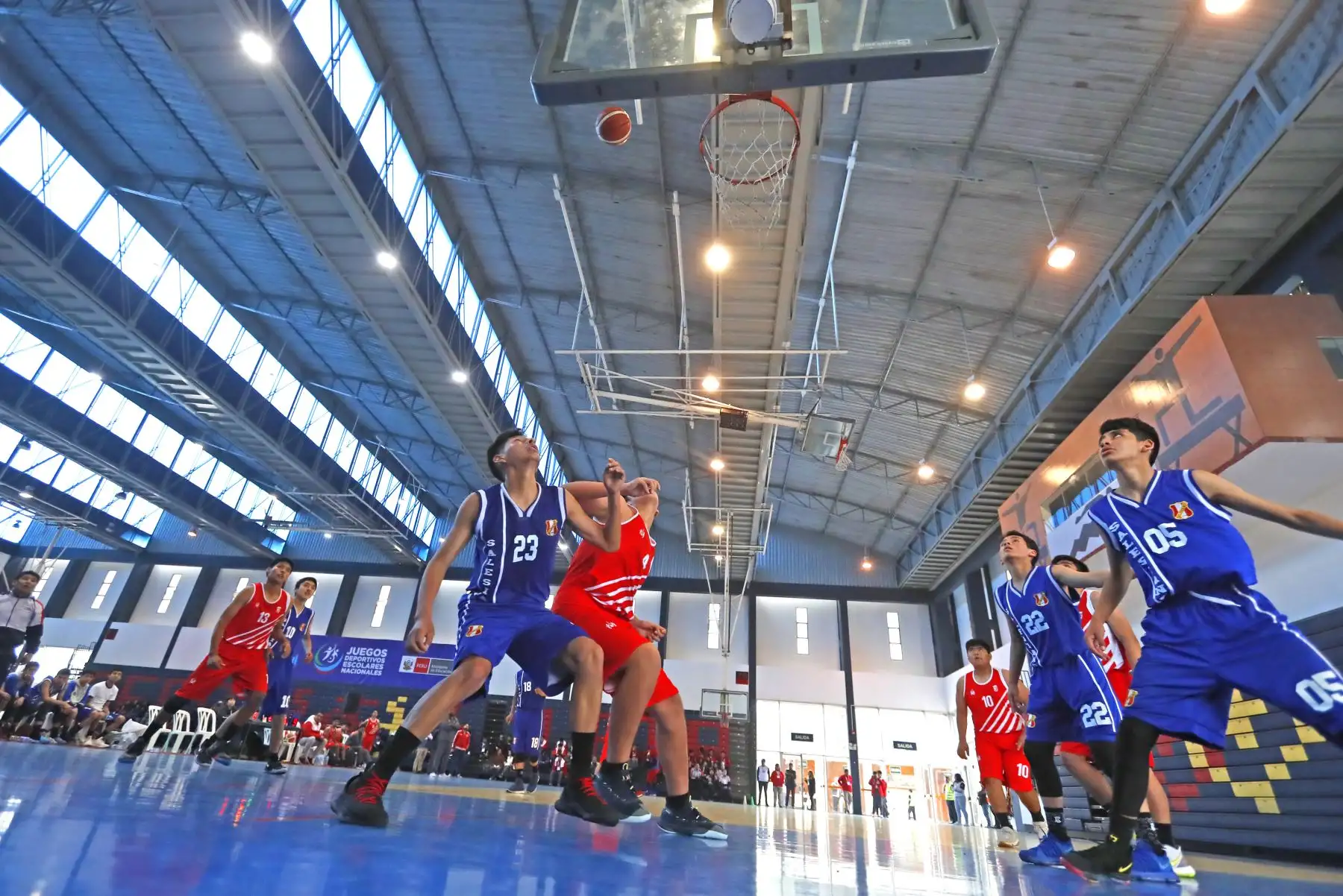 Colegio Cristo Rey de Tacna disputa medalla de bronce en categoría "C" contra el Colegio San Juan Bosco de Junín por  los Juegos Deportivos Escolares Nacionales en el Colegio Recoleta. Foto: ANDINA/Renato Pajuelo