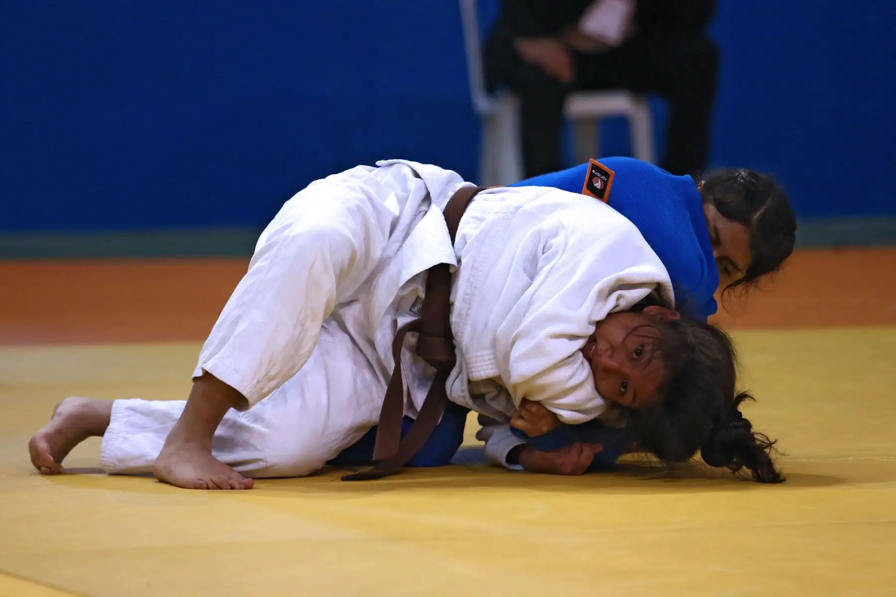 Gilary Flores Montalvo del Colegio de Arequipa disputa la pelea de Judo con Shirley Martinez Enriquez del Colegio de Ayacucho por  los Juegos Deportivos Escolares Nacionales en Coliseo Manuel Bonilla de Miraflores. Foto: ANDINA/Vidal Tarqui