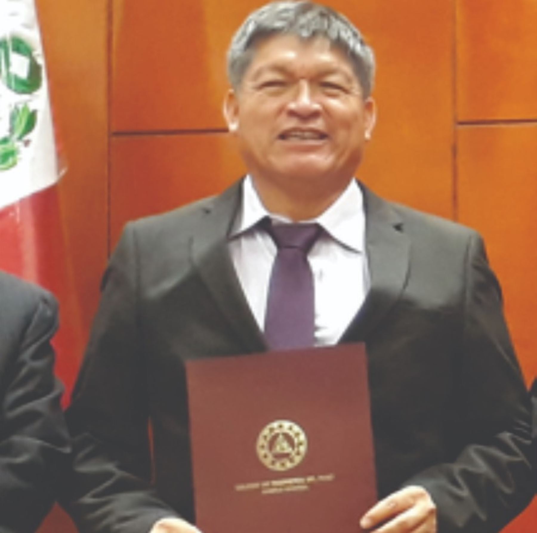 Oliverio Muñoz Cabrera, presidente del Capítulo de Ingeniería de Minas del Concejo Departamental Lima del Colegio de Ingenieros del Perú y Director del Instituto de Ingenieros de Minas del Perú.