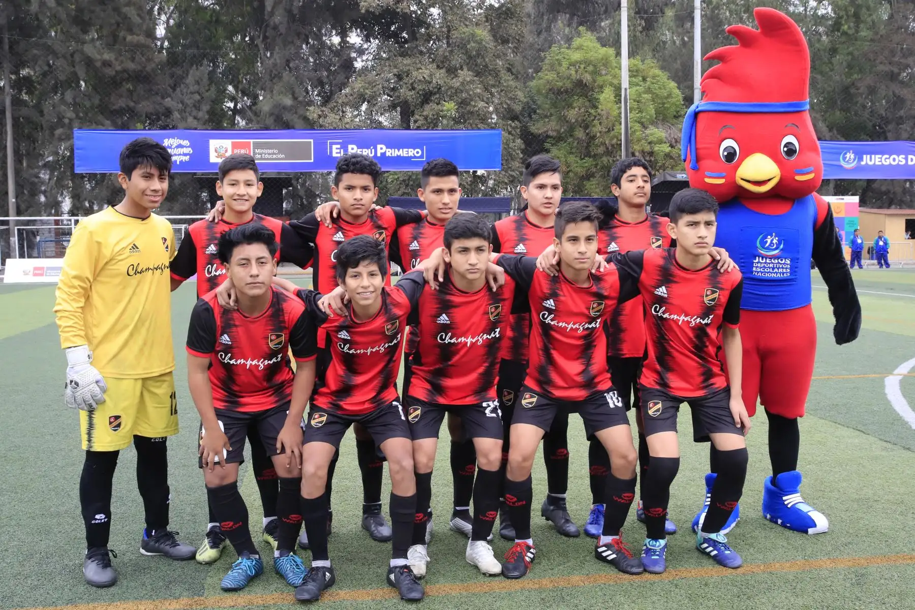 Colegio Champagnat de La Libertad  durante el encuentro con el colegio Ofelia Velasquez de San Martin en el marco de los Juegos Deportivos Escolares Nacionales sede Campo de Marte.

Foto: ANDINA/ Juan Carlos Guzmán Negrini