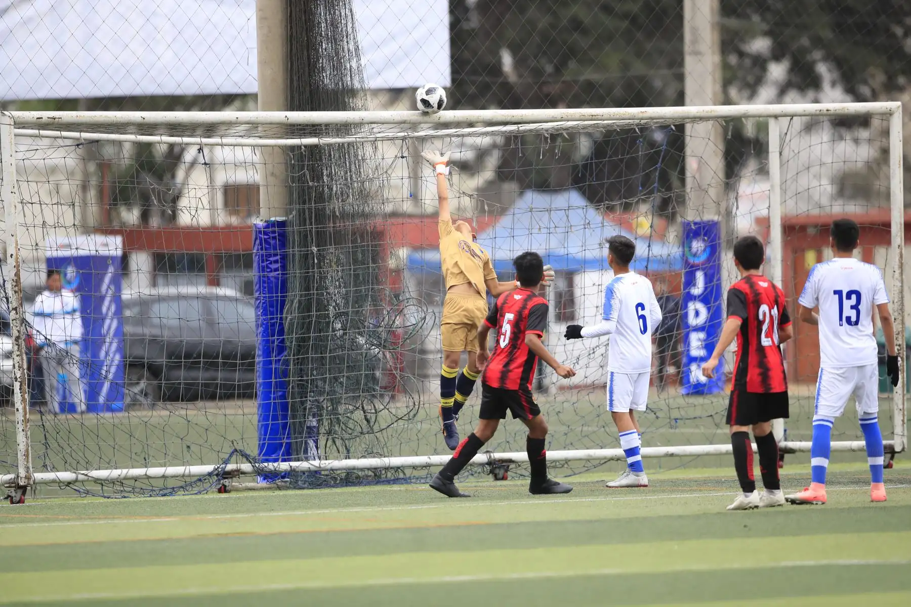 Colegio Ofelia Velásquez de San Martin durante el partido final contra el colegio Champagnat de La Libertad en el marco de los Juegos Deportivos Escolares Nacionales sede Campo de Marte.

Foto: ANDINA/ Juan Carlos Guzmán Negrini
