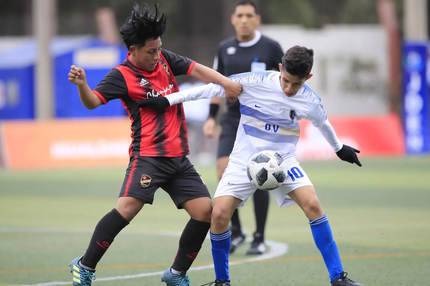 Randy Pezo del Colegio Ofelia Velásquez de San Martin durante el partido final contra el colegio Champagnat de La Libertad en el marco de los Juegos Deportivos Escolares Nacionales sede Campo de Marte.

Foto: ANDINA/ Juan Carlos Guzmán Negrini
