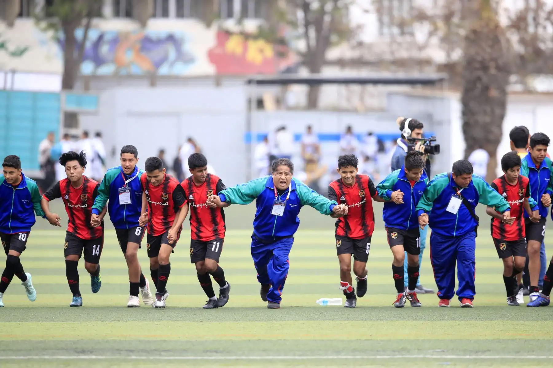 Celebraciones del colegio Champagnat de La Libertad luego de ganar el partido final al colegio Ofelia Velásquez de San Martín en el marco de los Juegos Deportivos Escolares Nacionales sede Campo de Marte.

Foto: ANDINA/ Juan Carlos Guzmán Negrini